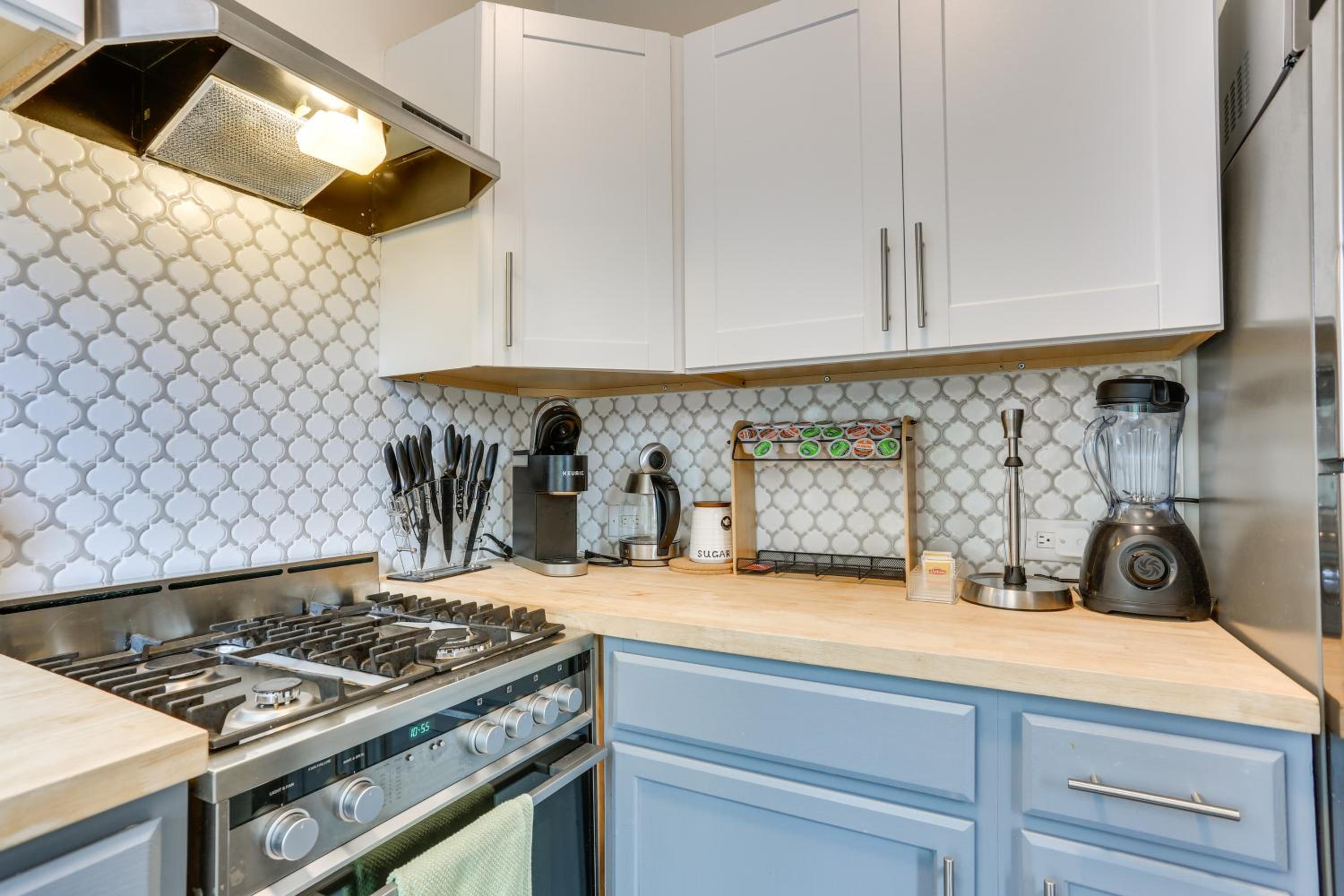 Explore and Work! Stylish Washington Heights Duplex