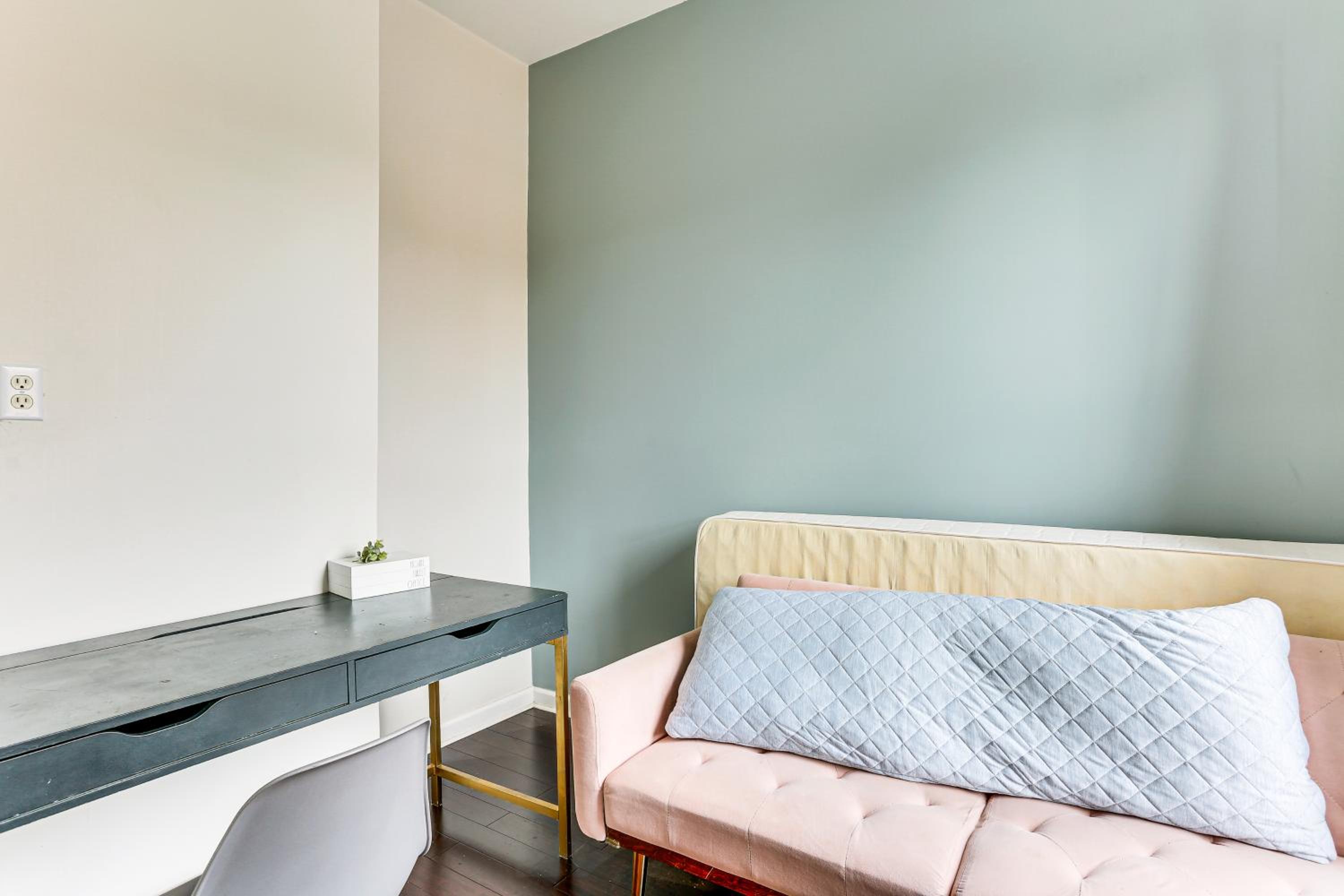 Explore and Work! Stylish Washington Heights Duplex
