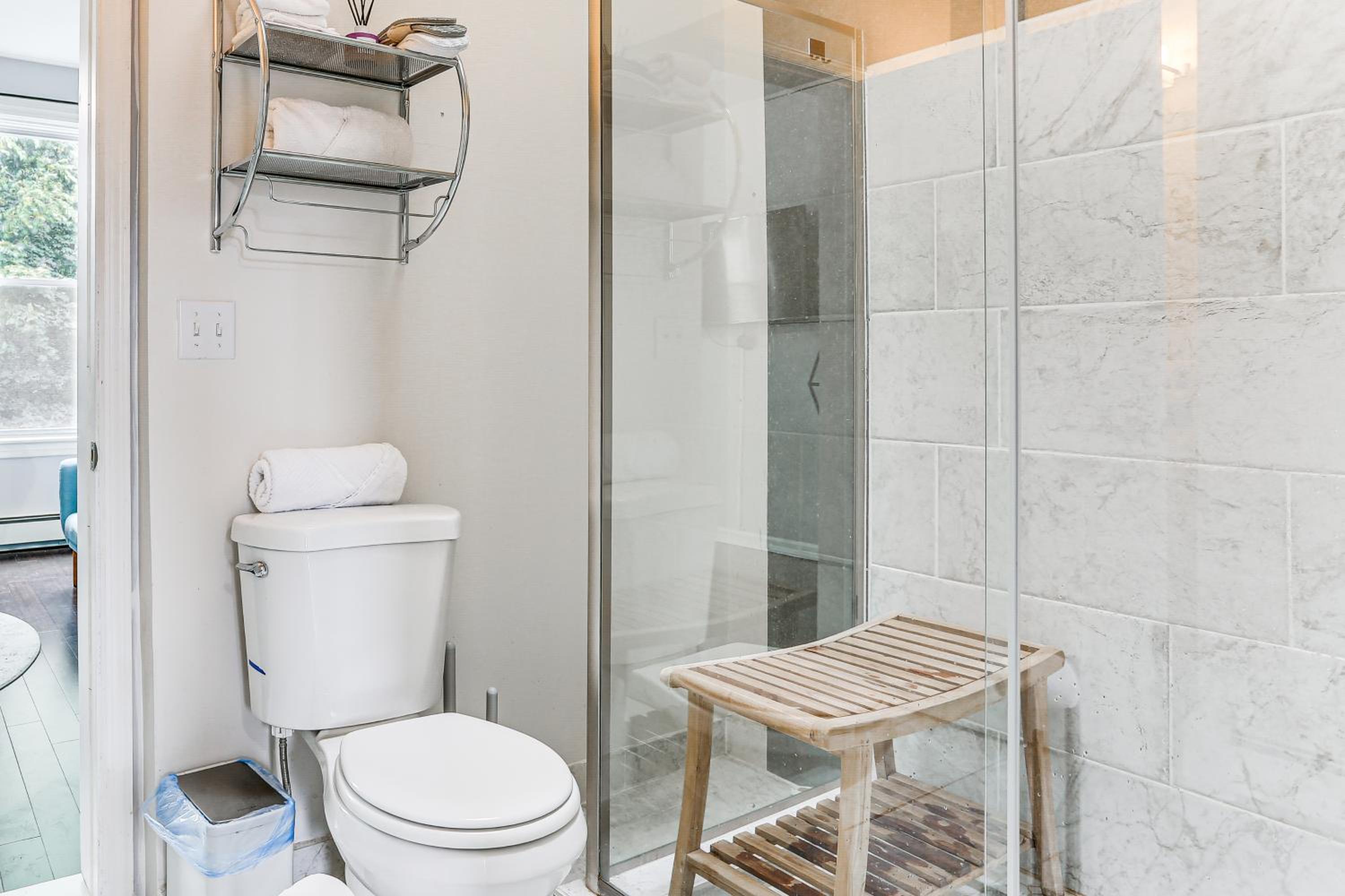 Explore and Work! Stylish Washington Heights Duplex