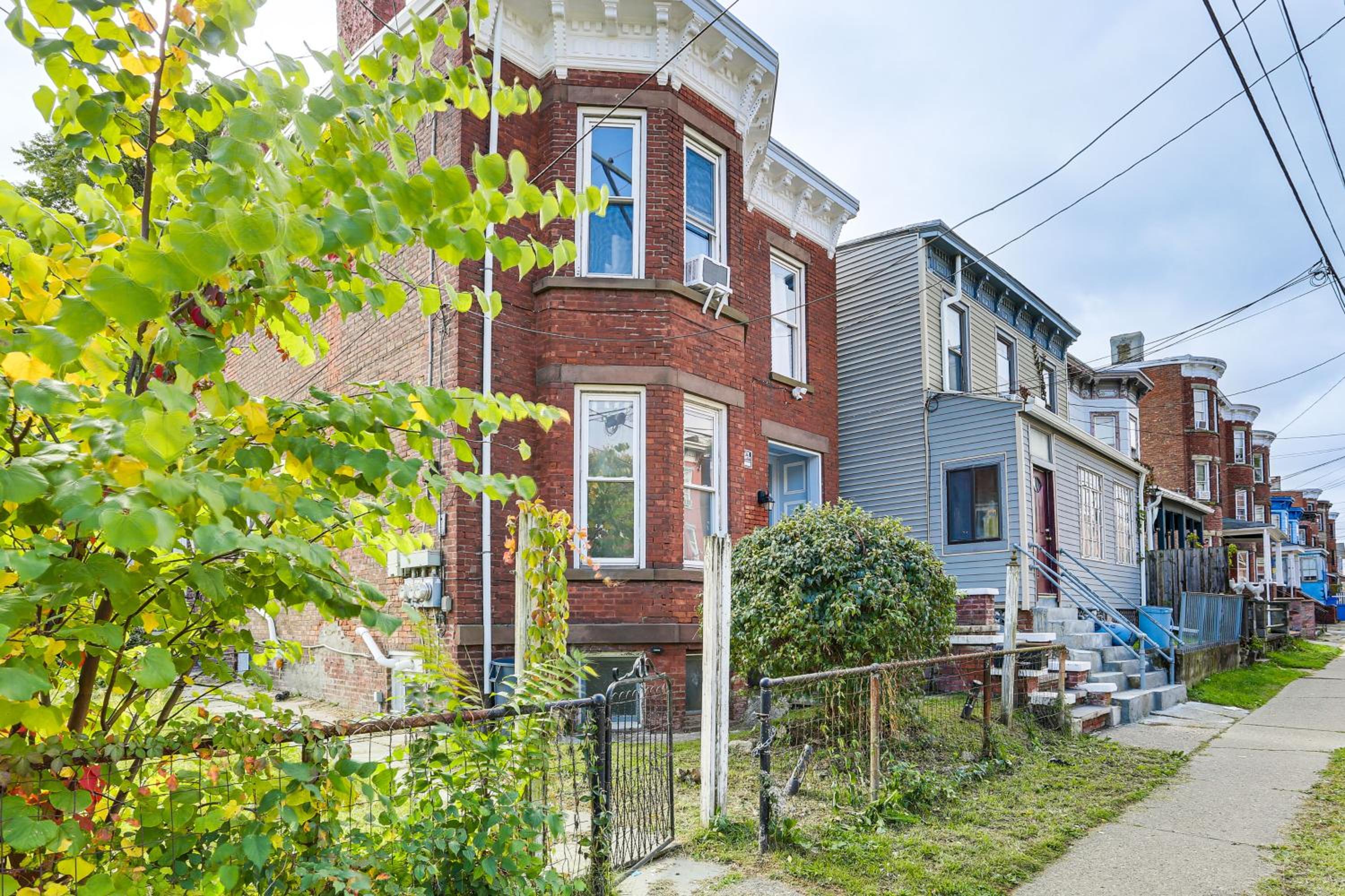 Explore and Work! Stylish Washington Heights Duplex