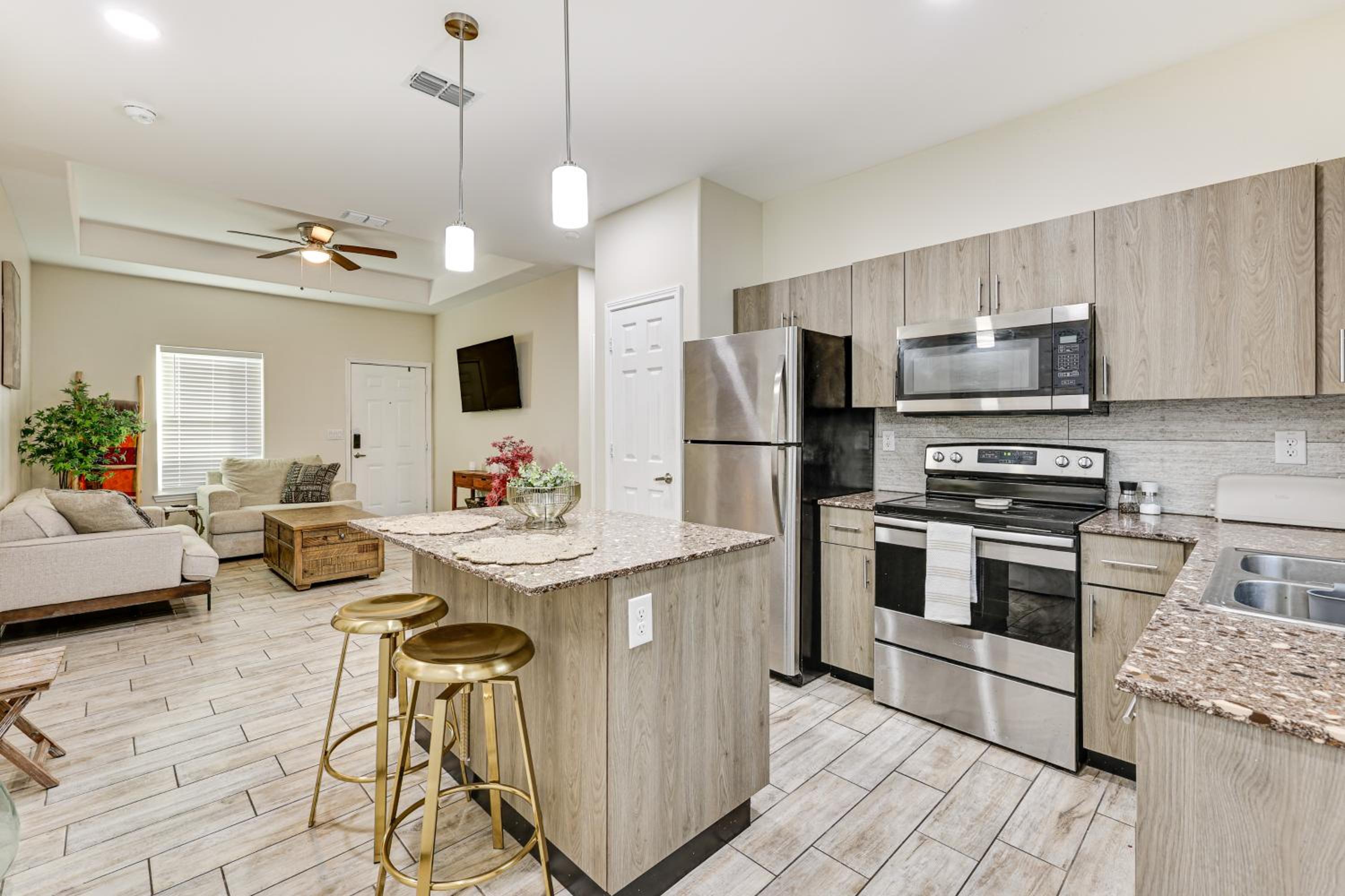 2 Mi to DHR Health Commuter-Friendly Pharr Apt