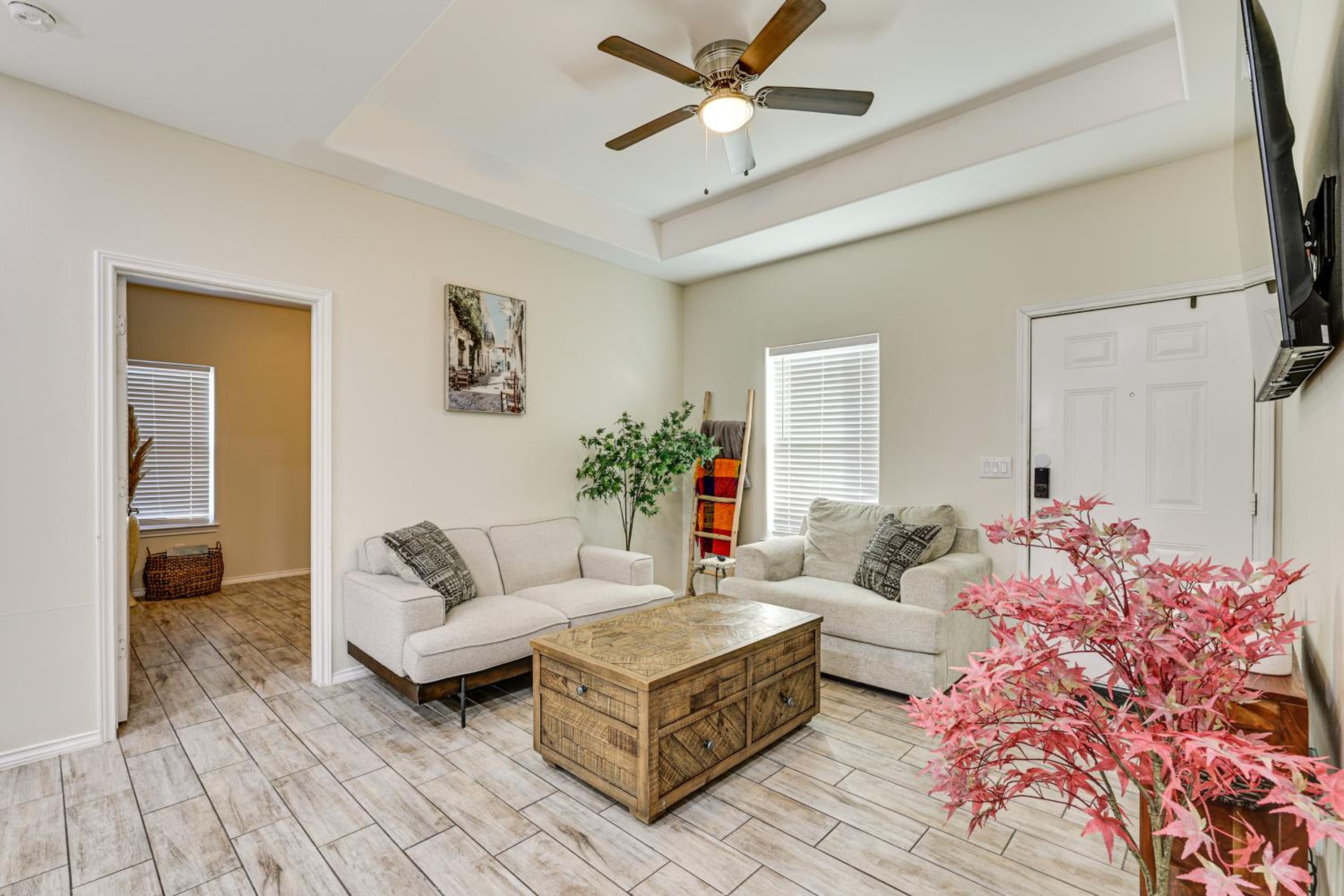 2 Mi to DHR Health Commuter-Friendly Pharr Apt