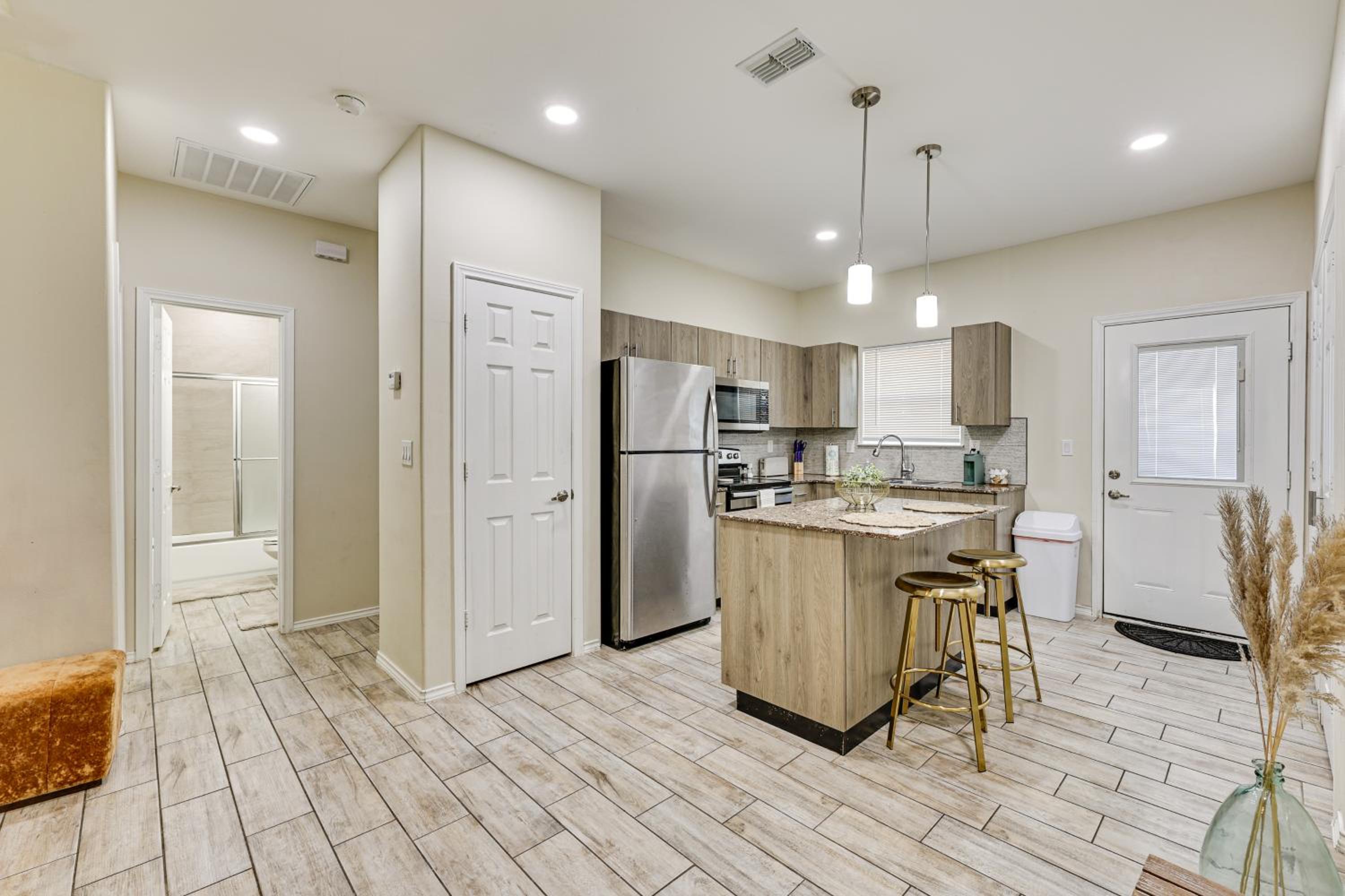 2 Mi to DHR Health Commuter-Friendly Pharr Apt