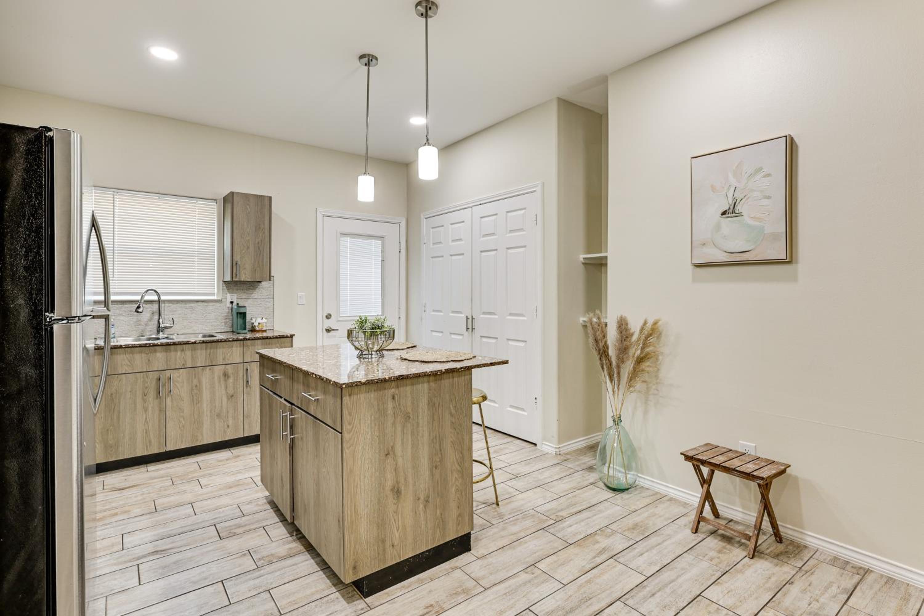 2 Mi to DHR Health Commuter-Friendly Pharr Apt