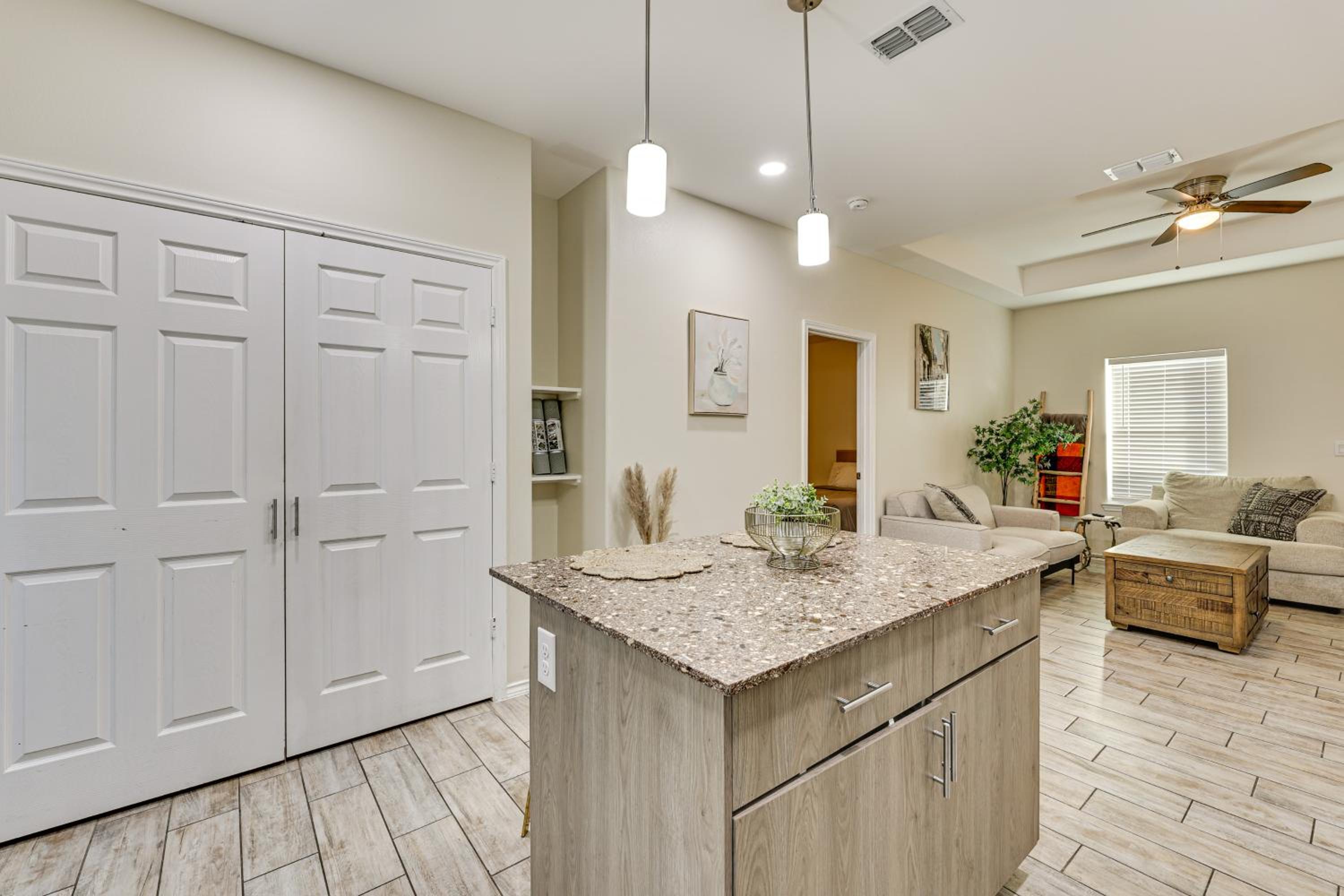 2 Mi to DHR Health Commuter-Friendly Pharr Apt
