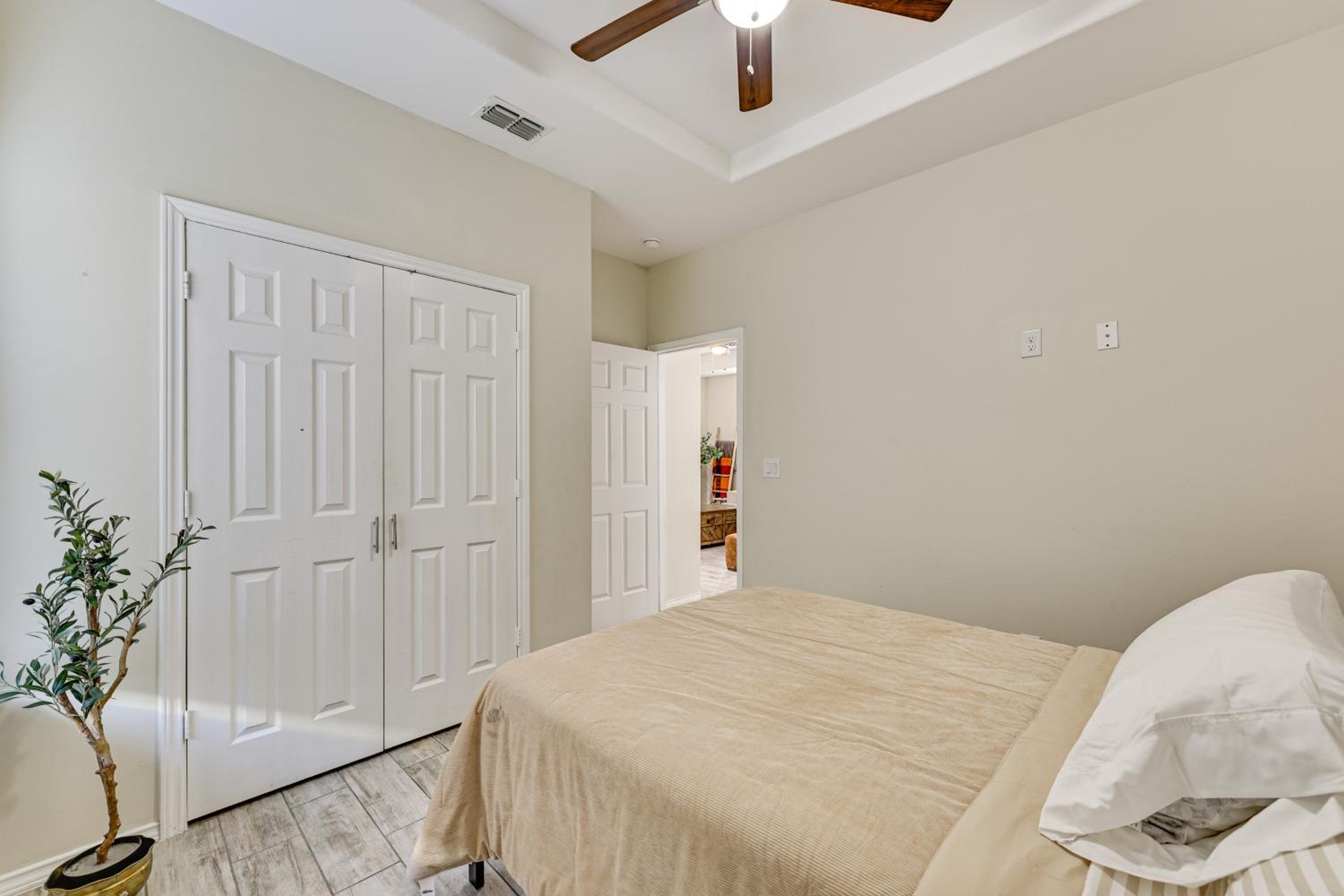 2 Mi to DHR Health Commuter-Friendly Pharr Apt