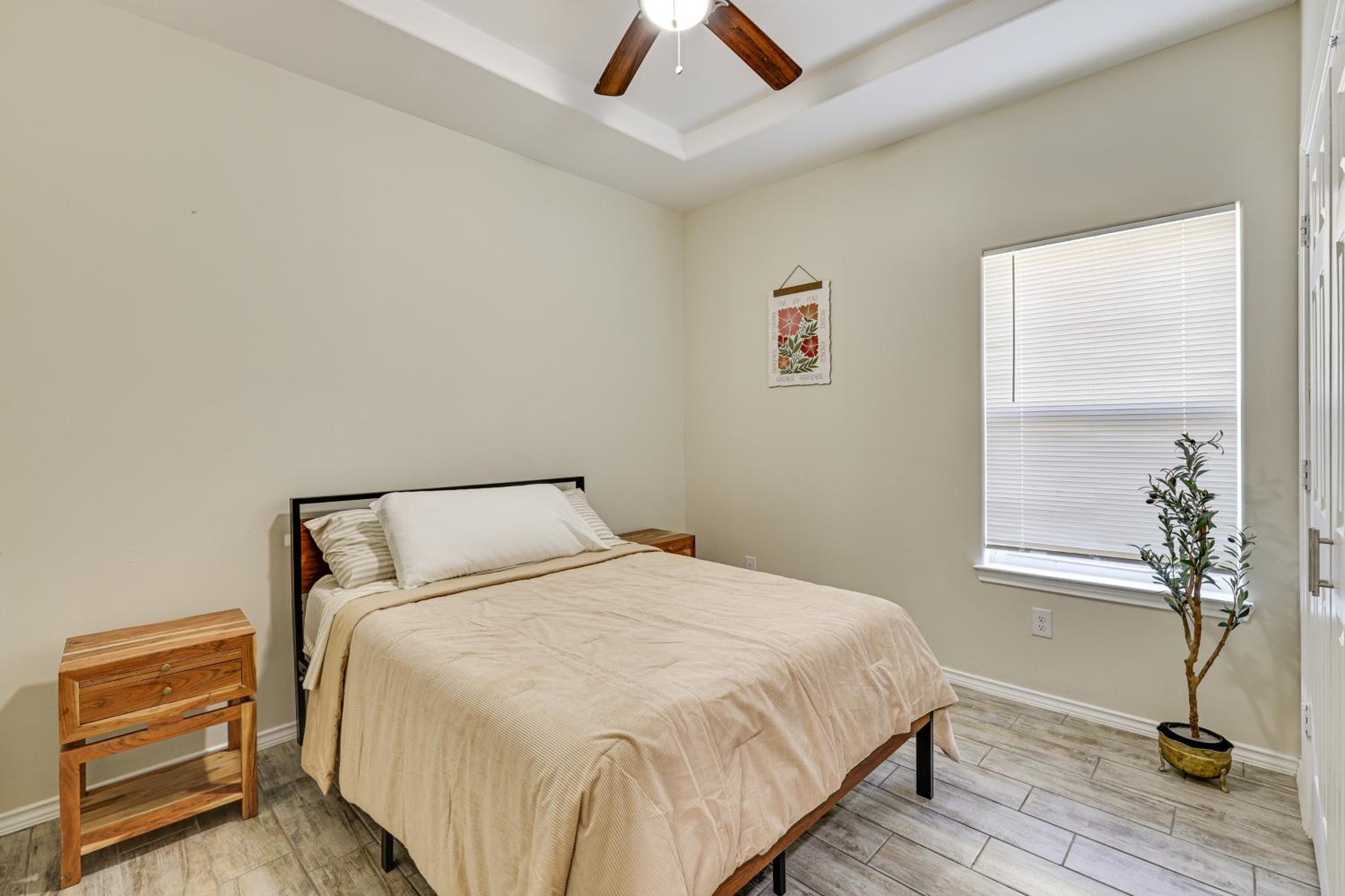 2 Mi to DHR Health Commuter-Friendly Pharr Apt