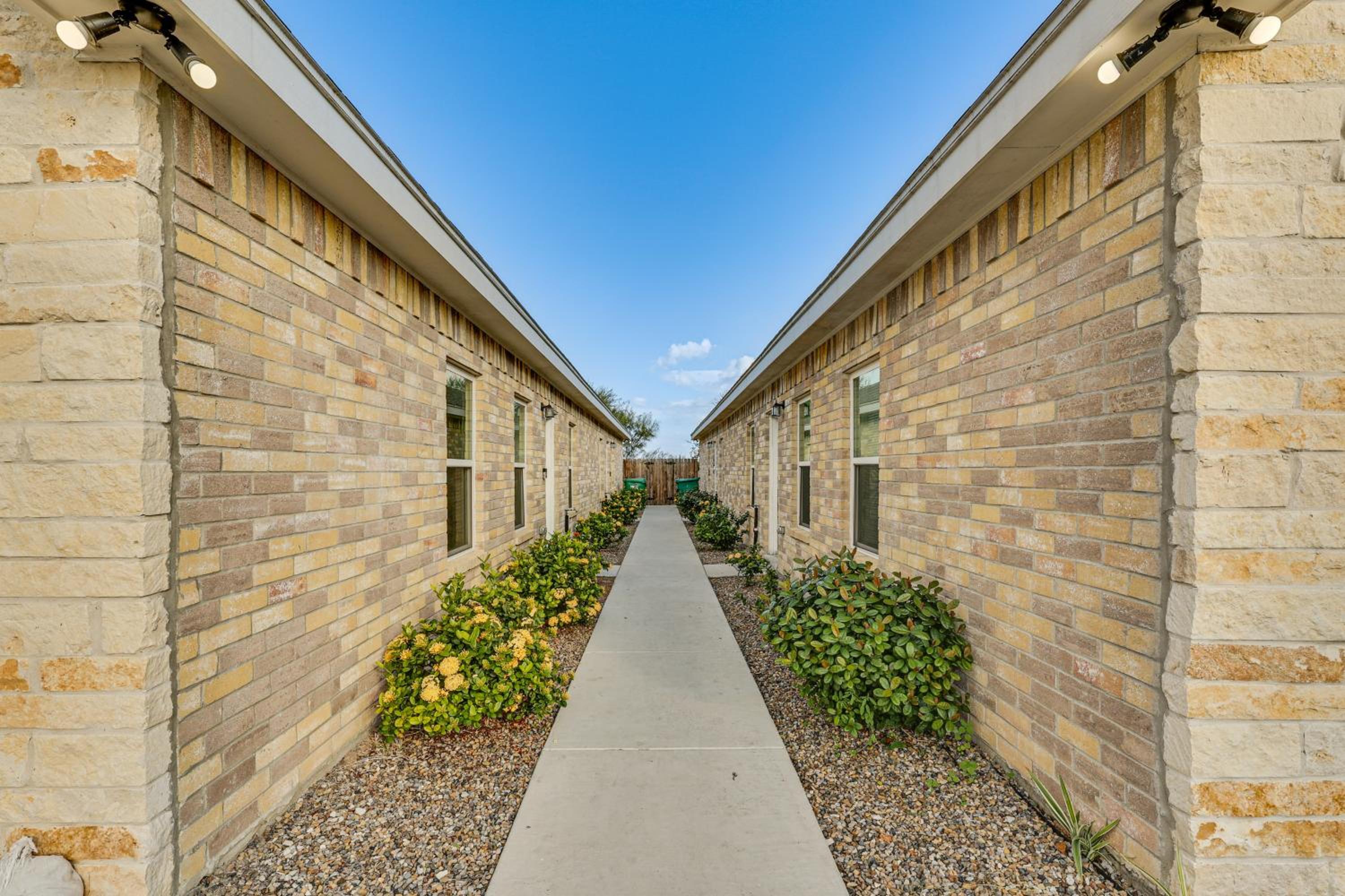 2 Mi to DHR Health Commuter-Friendly Pharr Apt