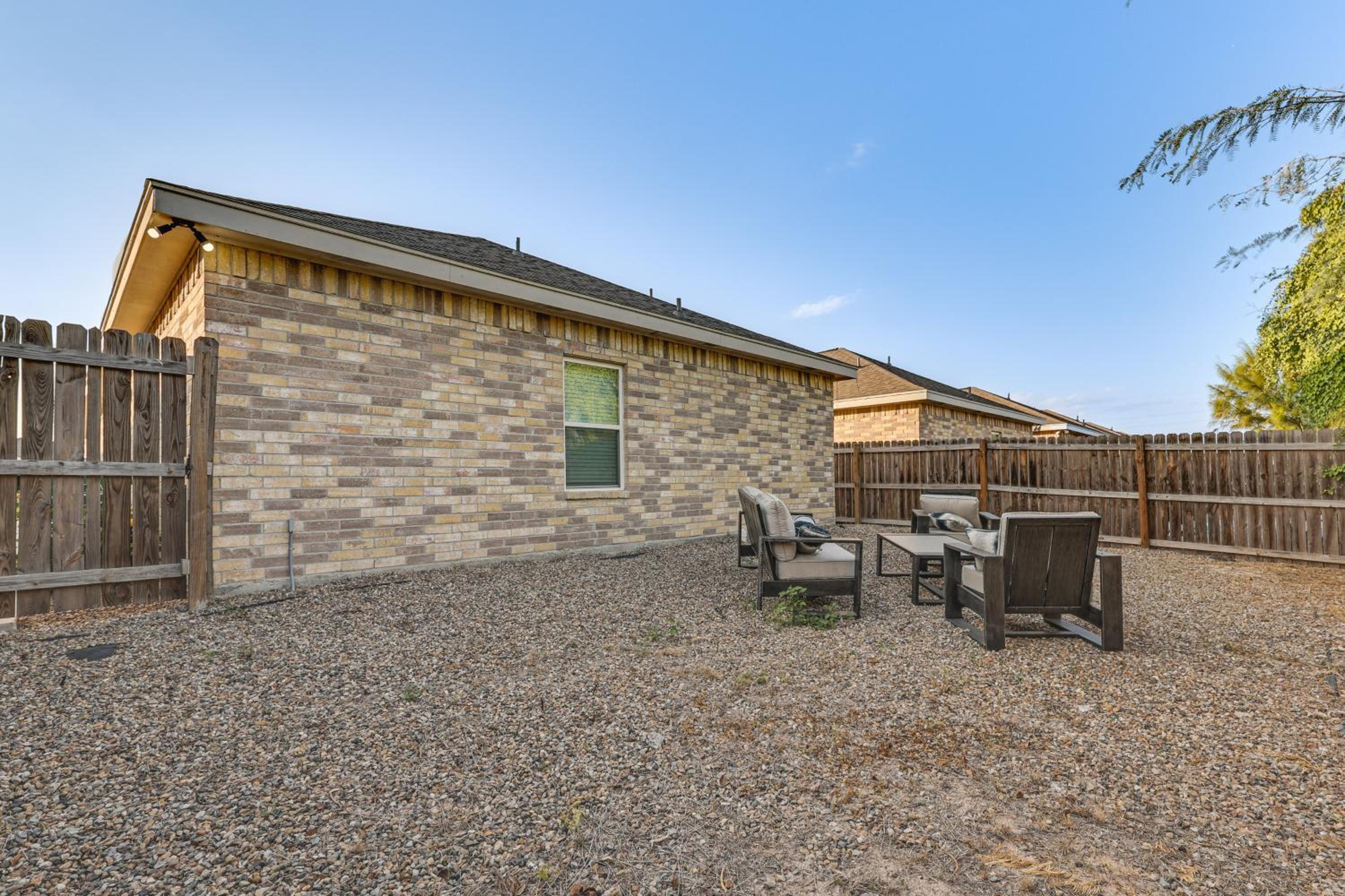 2 Mi to DHR Health Commuter-Friendly Pharr Apt