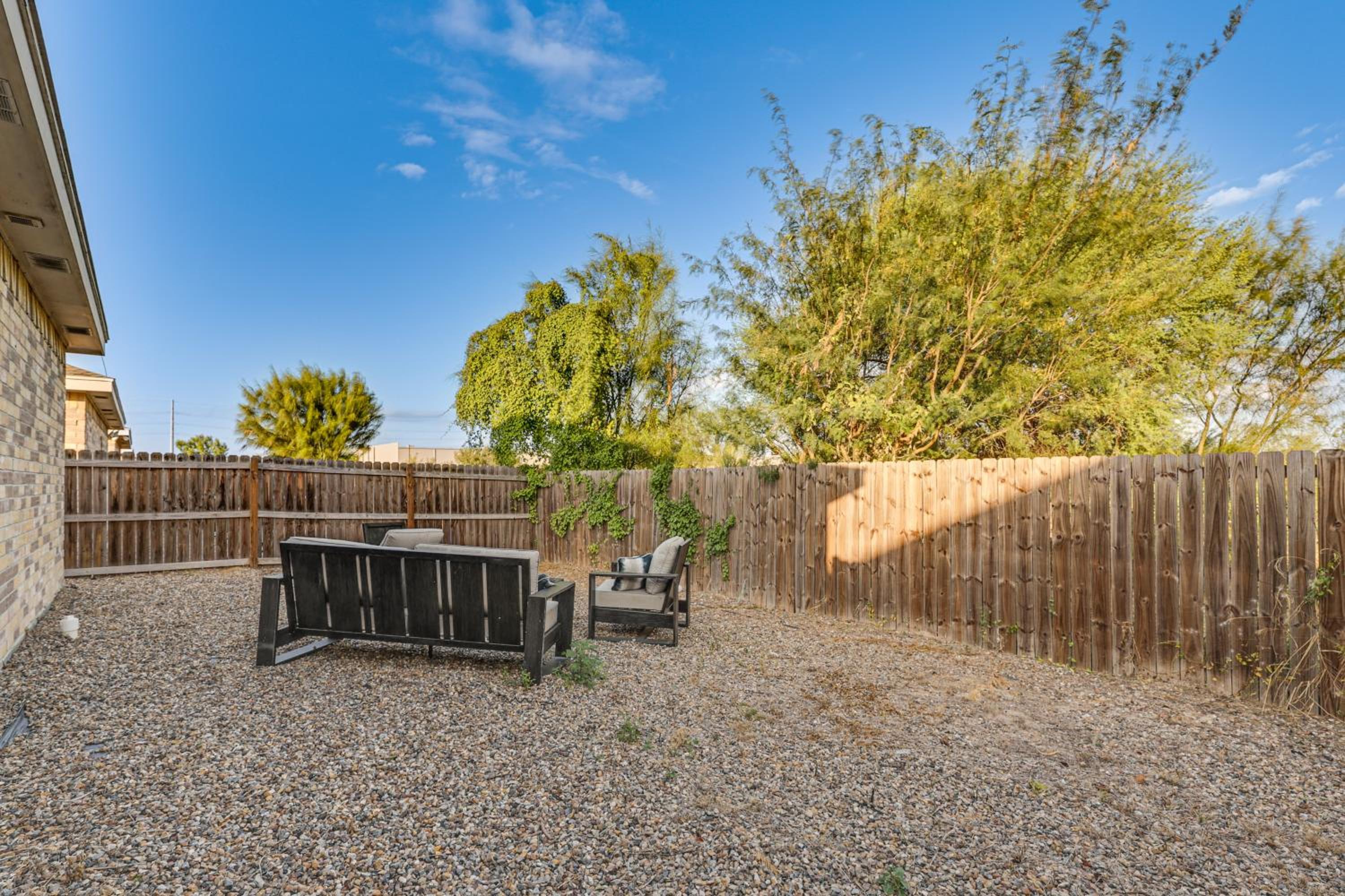 2 Mi to DHR Health Commuter-Friendly Pharr Apt