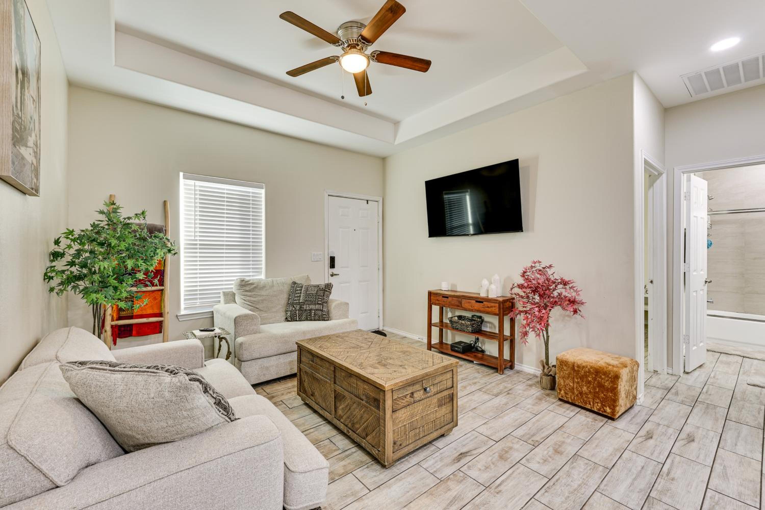 2 Mi to DHR Health Commuter-Friendly Pharr Apt