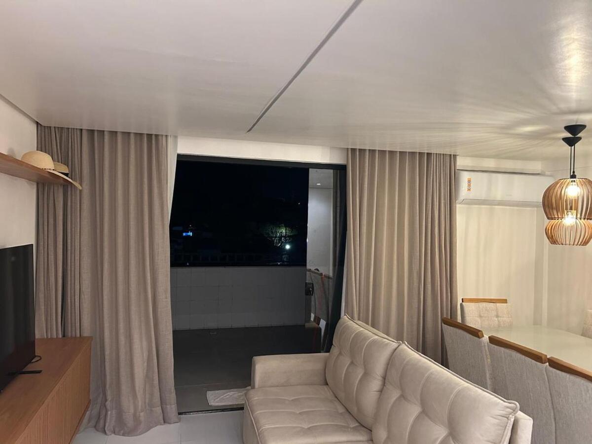 Cobertura pé na areia, 3 suítes e área externa