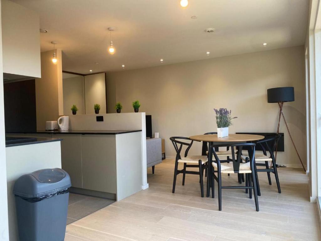 Joyful Group - Deansgate 2BR Chic City Gardens Apartment