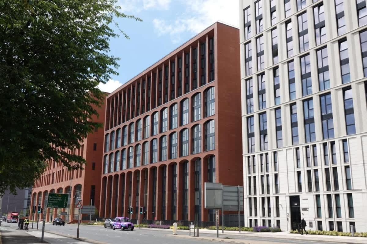 Joyful Group - Deansgate 2BR Chic City Gardens Apartment
