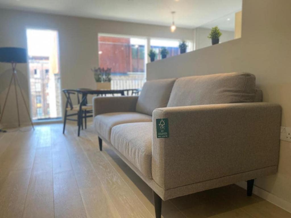 Joyful Group - Deansgate 2BR Chic City Gardens Apartment