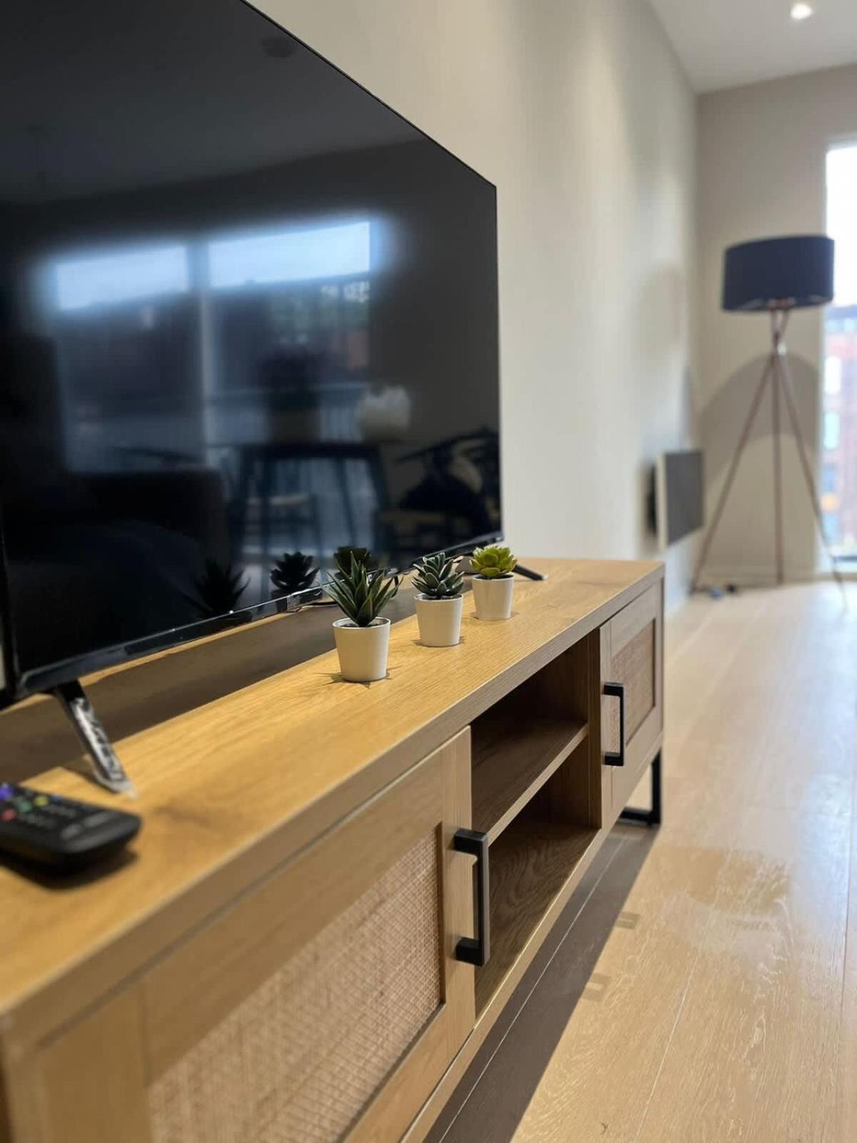 Joyful Group - Deansgate 2BR Chic City Gardens Apartment
