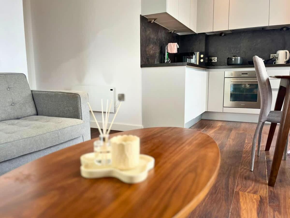 Joyful Group - Deansgate 2BR Chic City Gardens Apartment