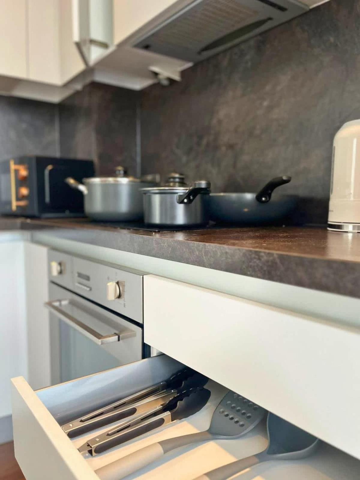 Joyful Group - Deansgate 2BR Chic City Gardens Apartment