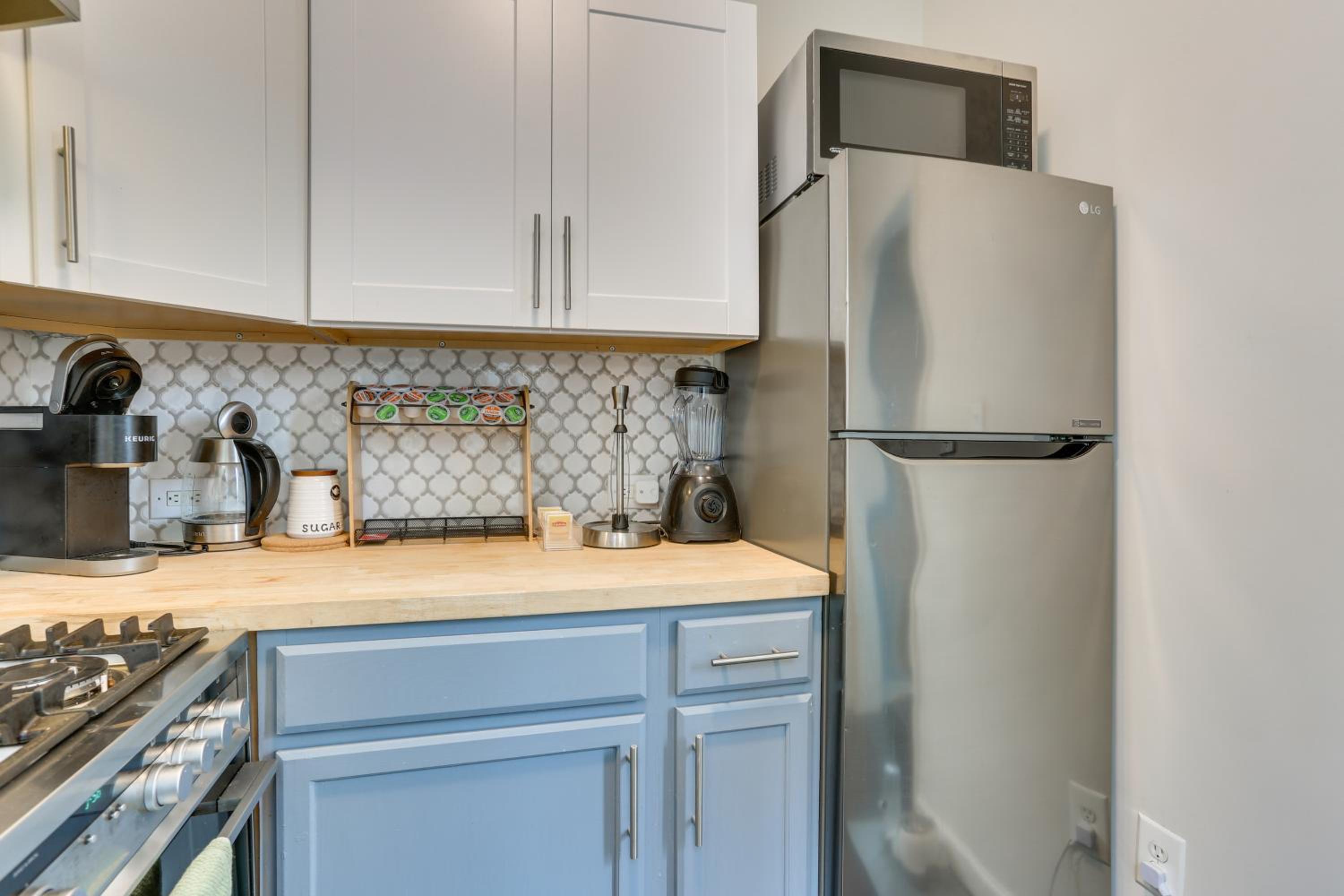 Explore and Work! Stylish Washington Heights Duplex