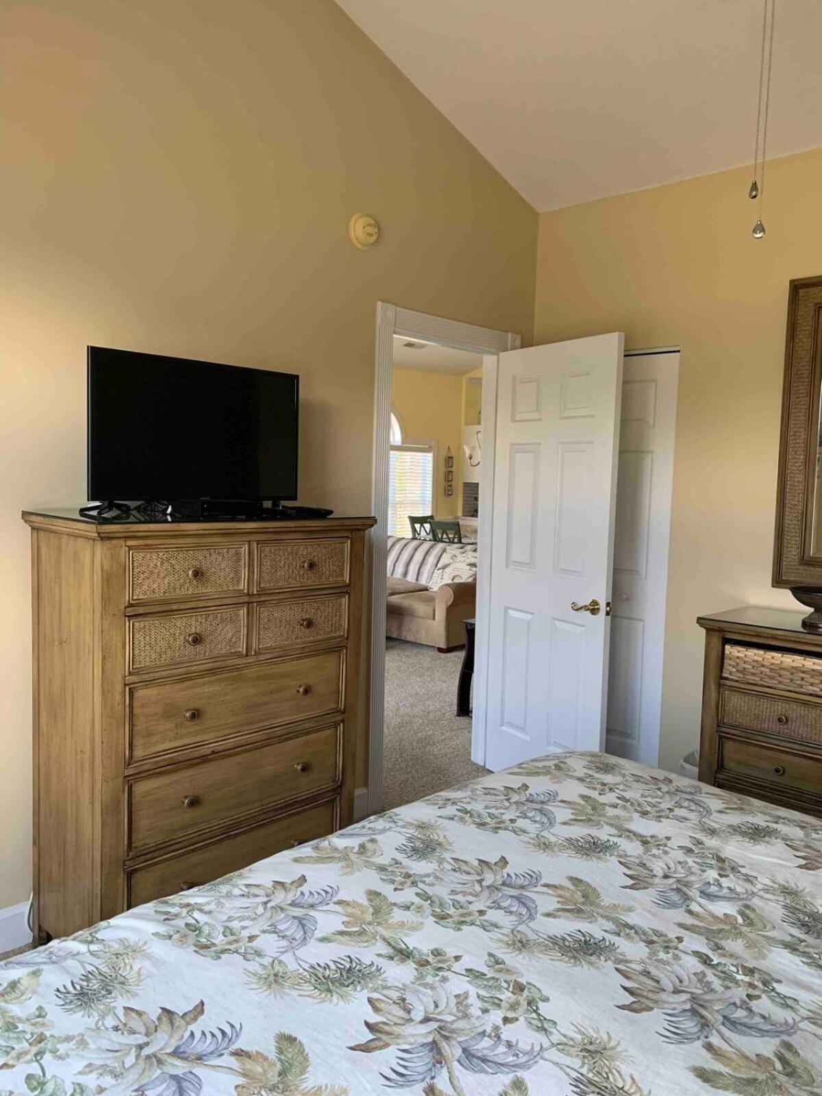 Myrtle Beach Retreat - Golf and Pools On-site