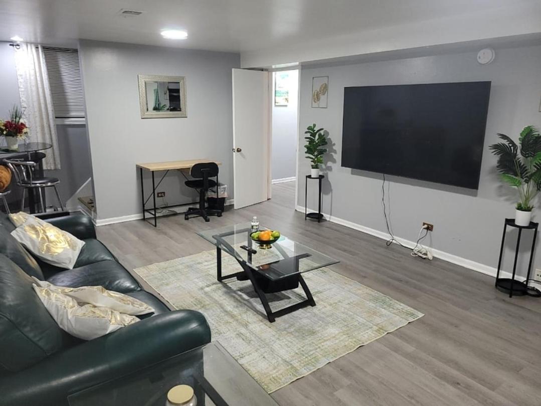 Garden Apartment Near Northwestern