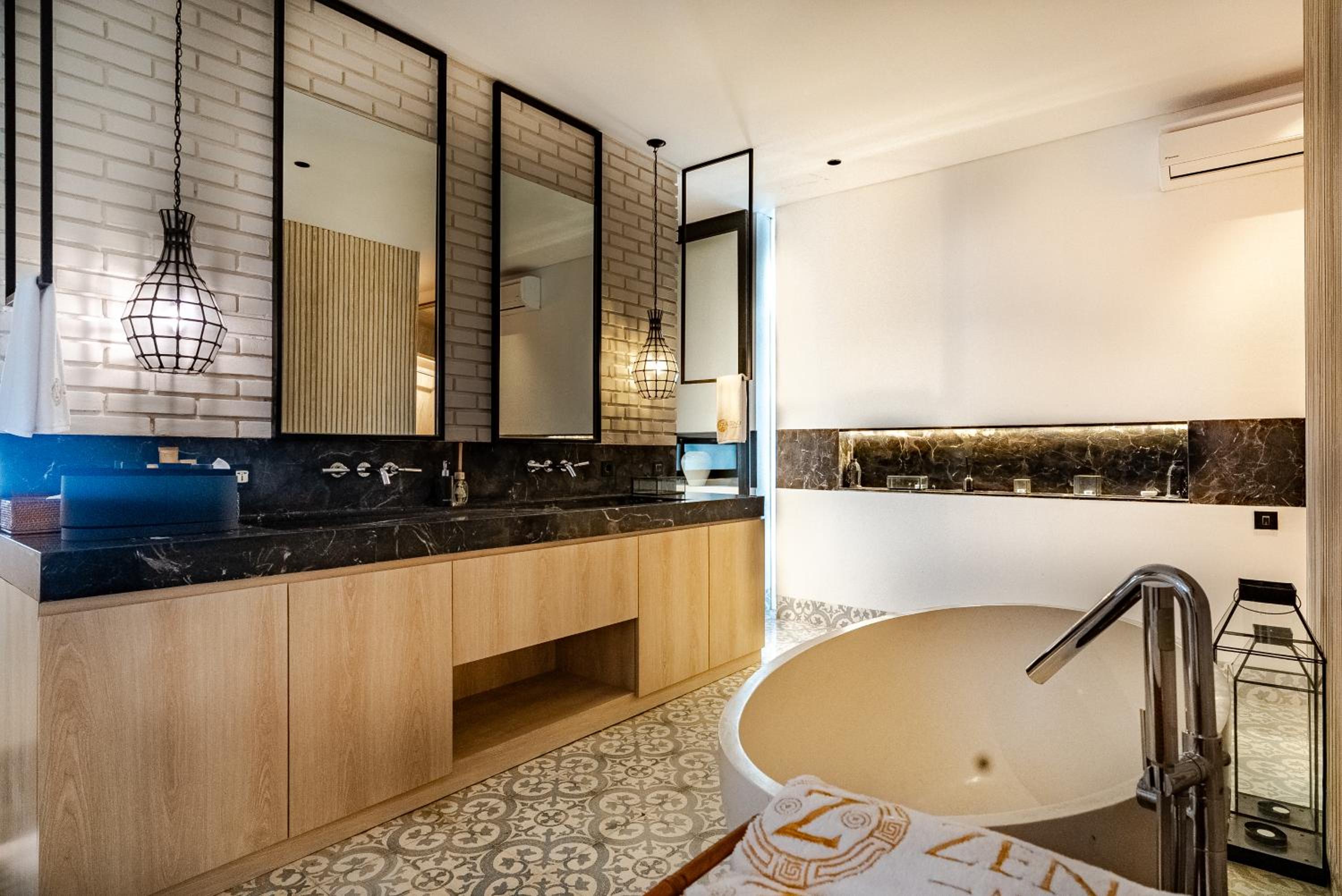 Villa Zeno Arete Pererenan 6 Bedroom , Ice Bath, Sauna and Gym