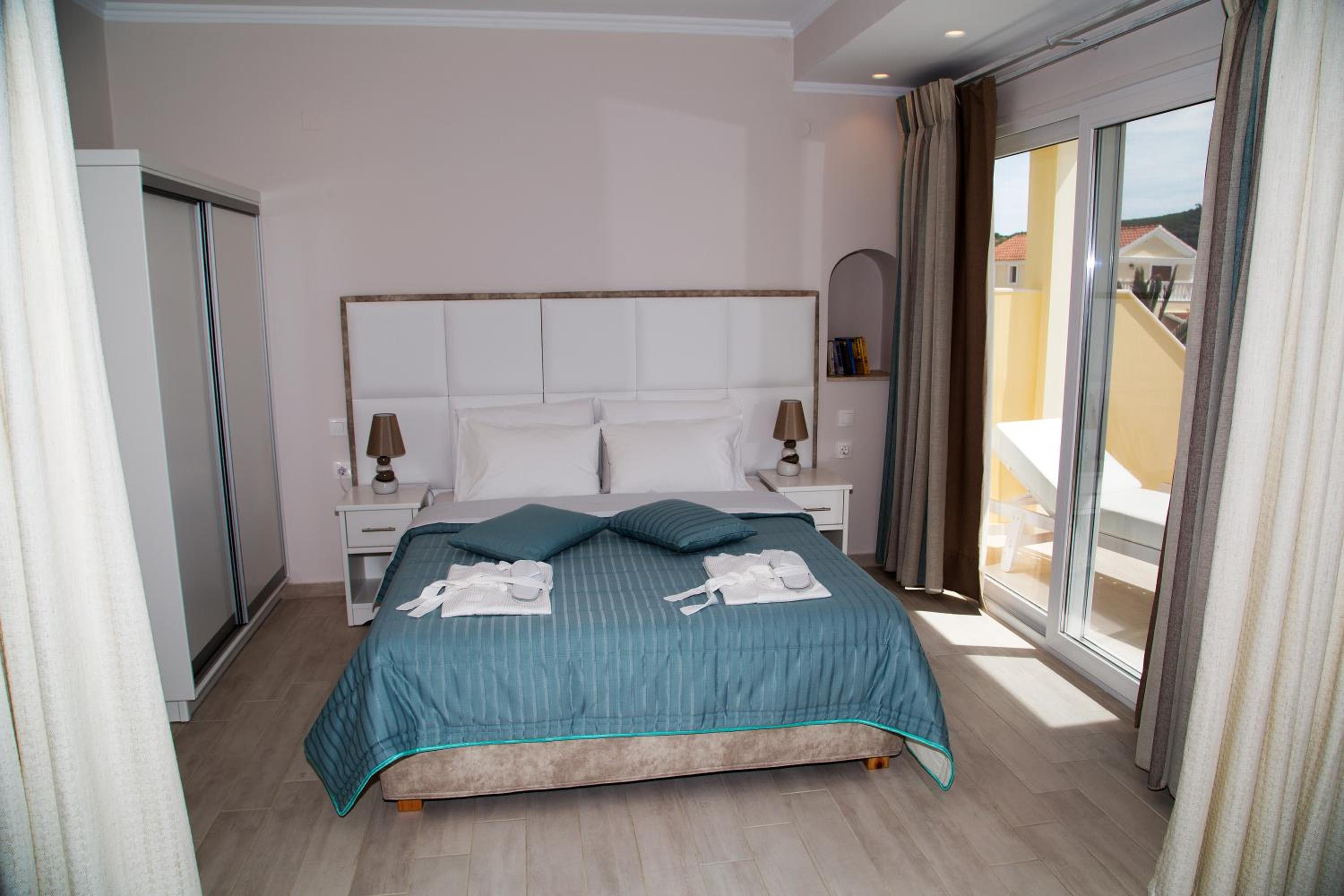 Paralia Luxury Suites