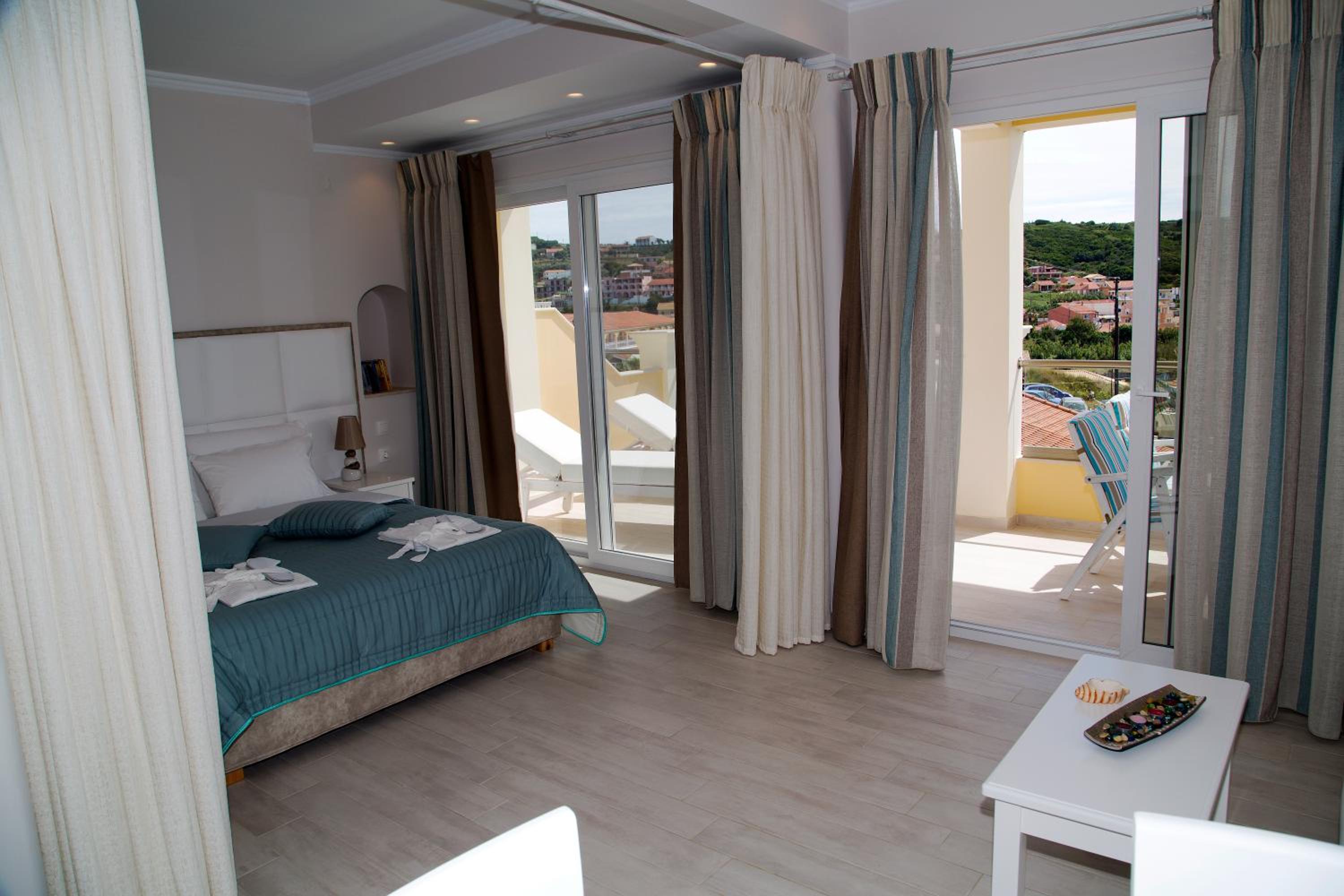 Paralia Luxury Suites