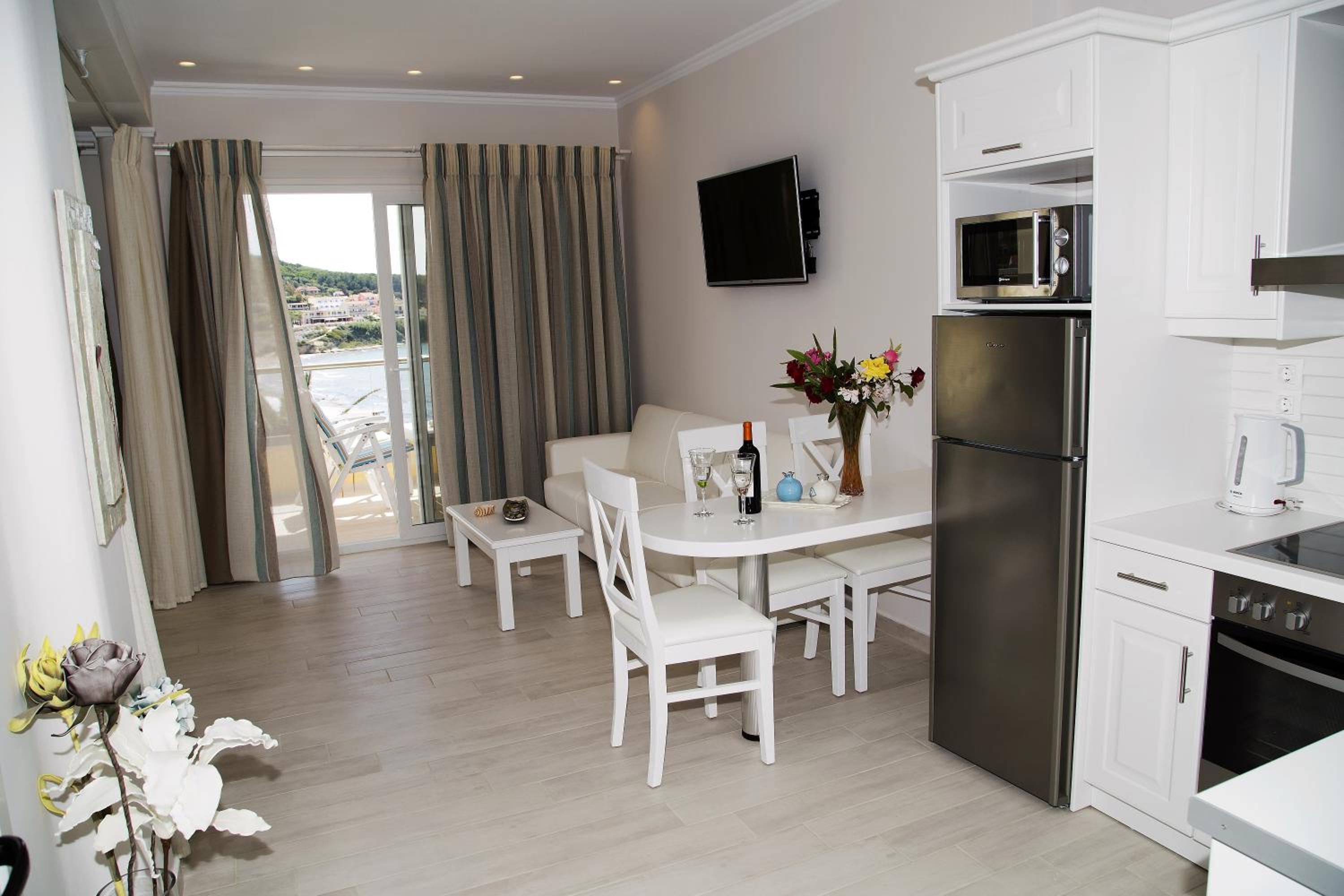 Paralia Luxury Suites