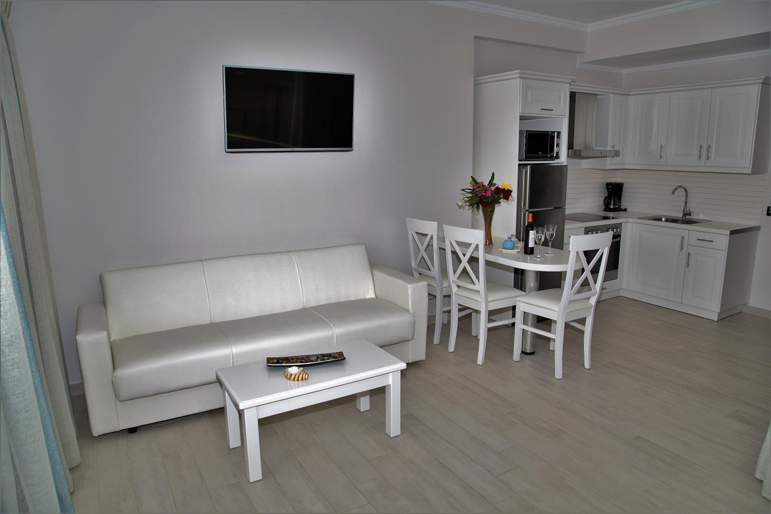 Paralia Luxury Suites