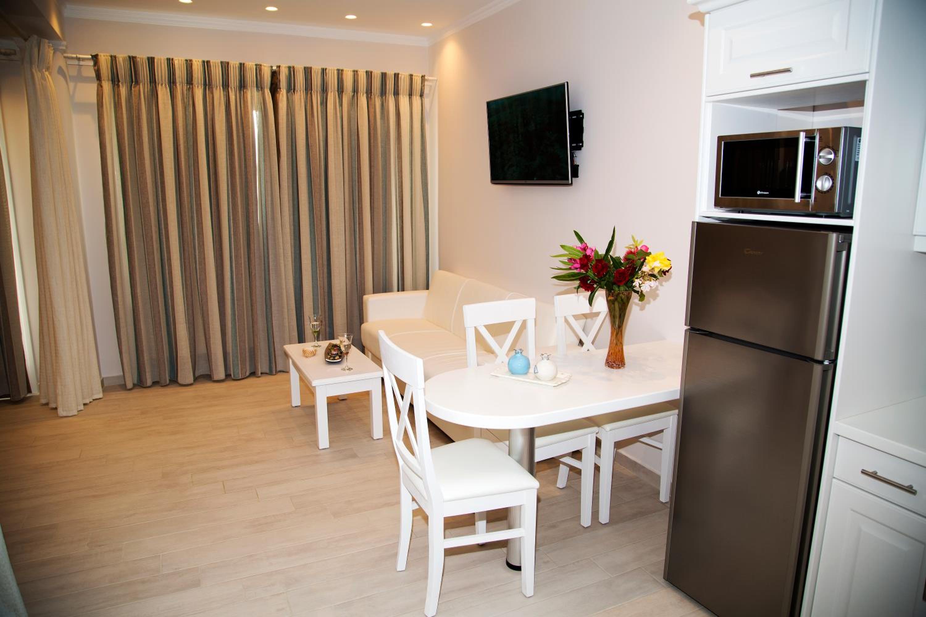 Paralia Luxury Suites