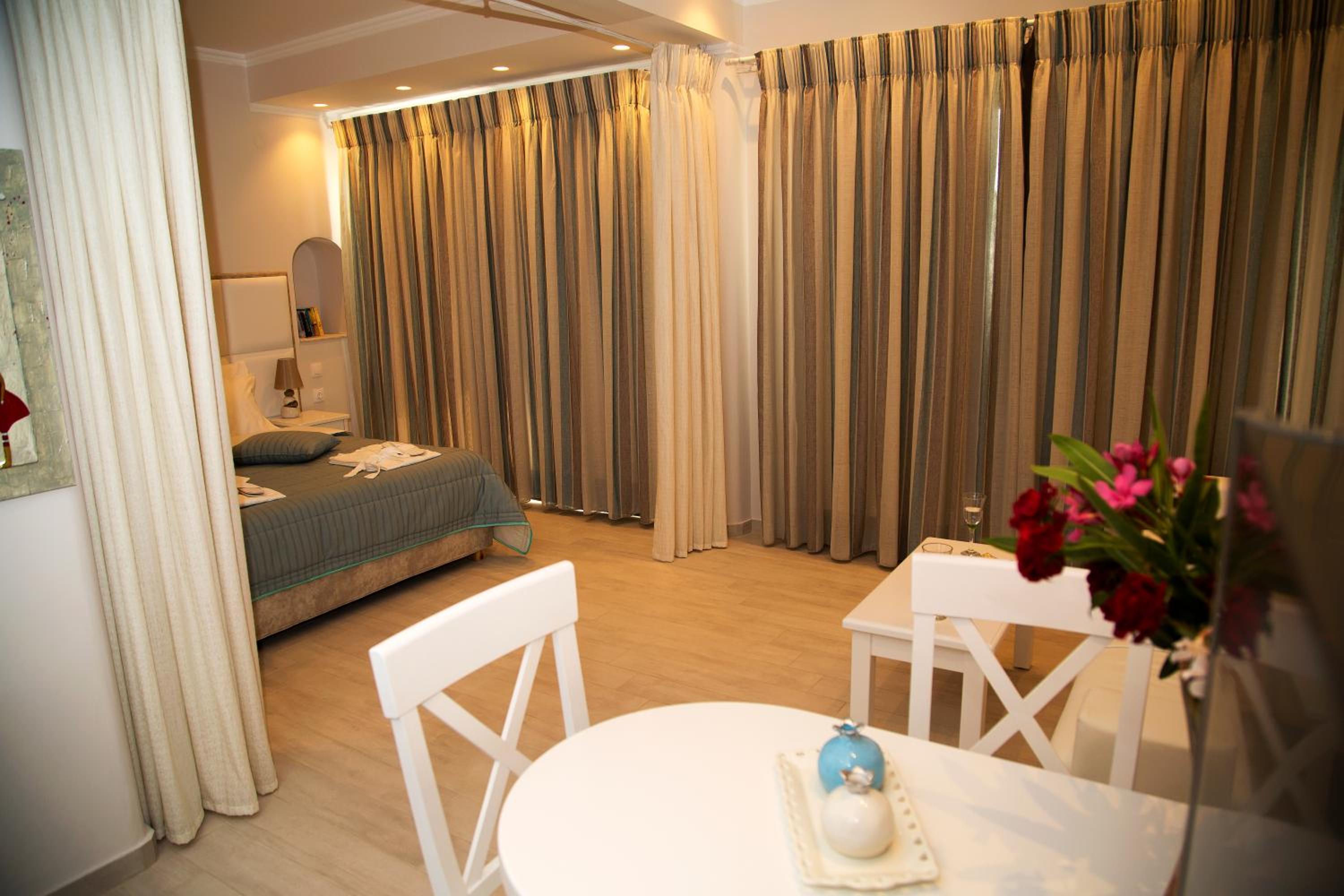 Paralia Luxury Suites