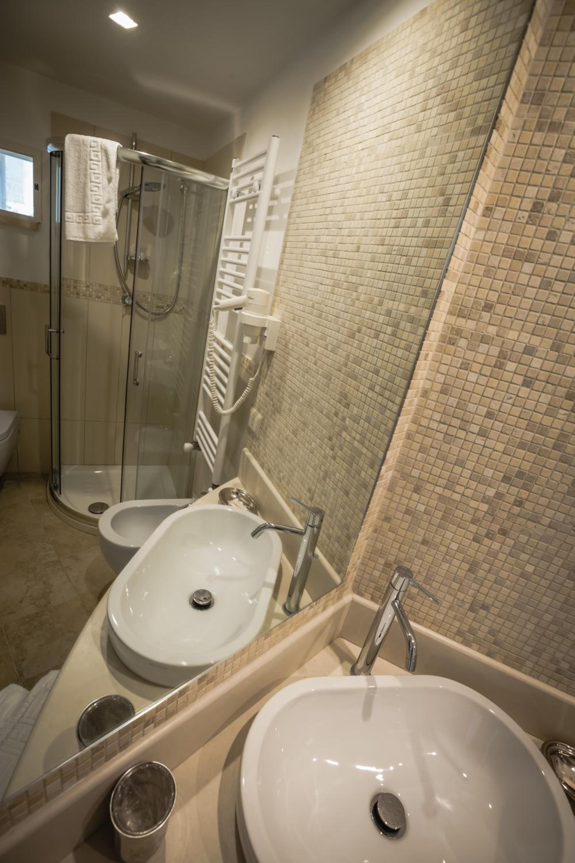 La Casa di Ele en Matera — bathroom