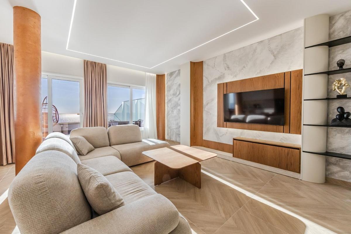 The Ultimate Jacuzzi Penthouse by PS