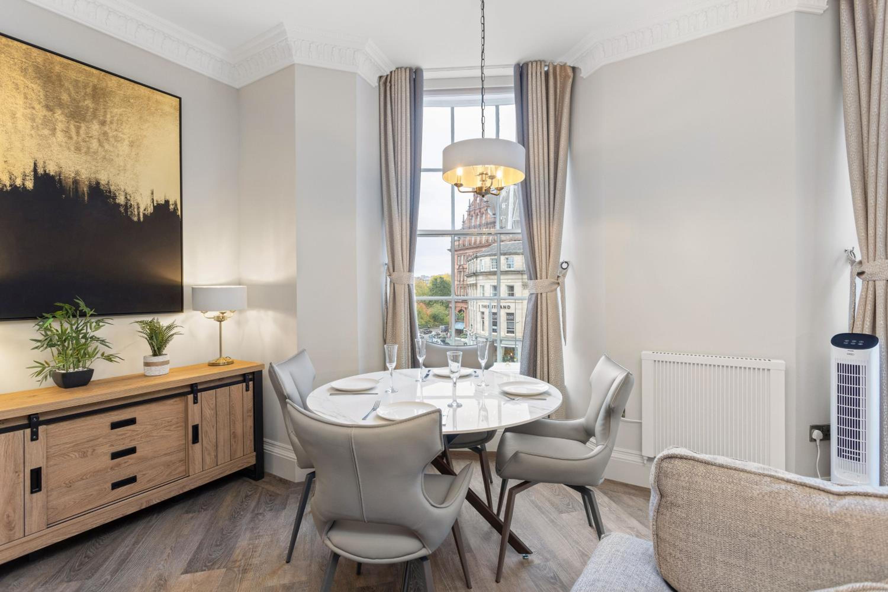 Prime Central Edinburgh 2 bed