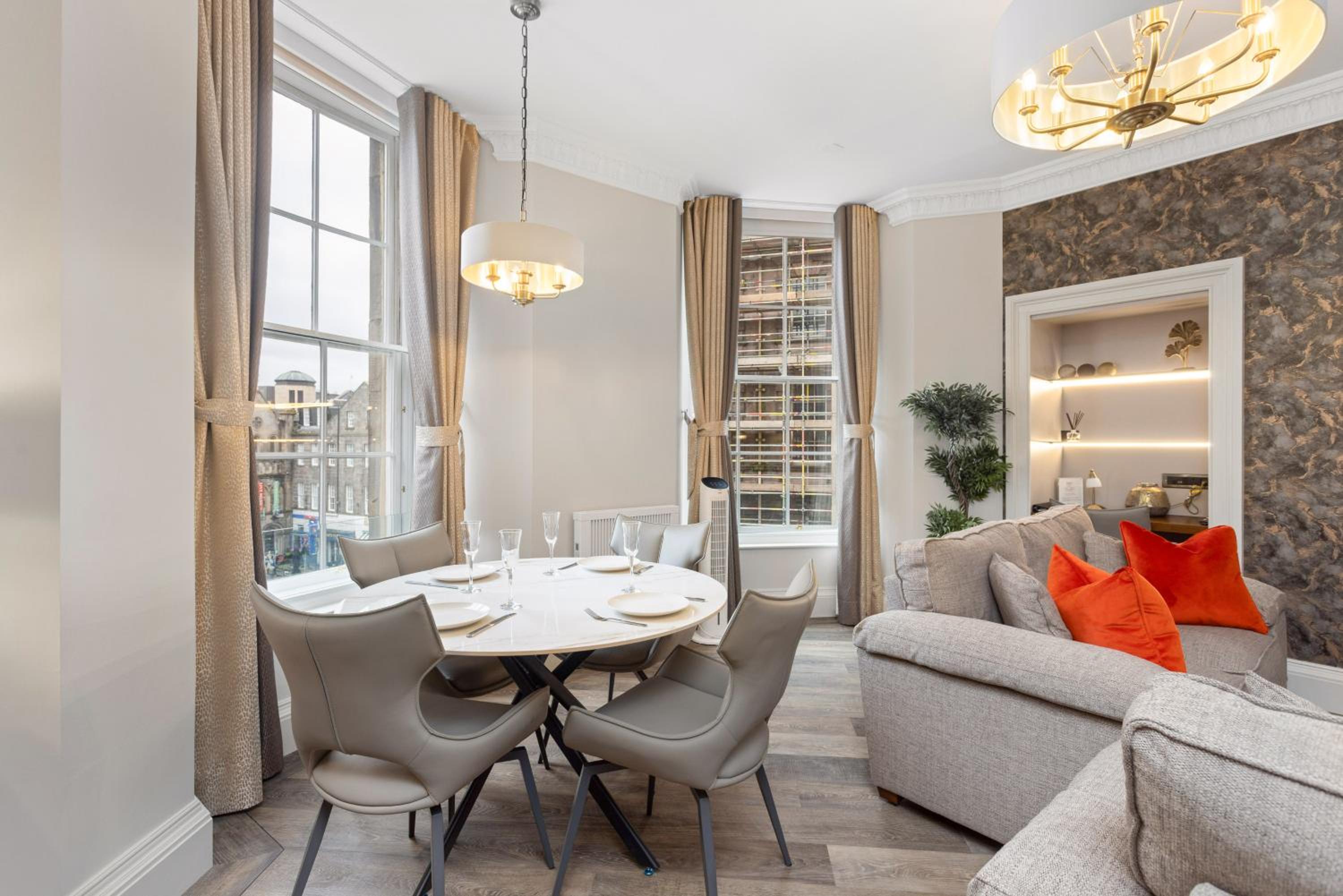 Prime Central Edinburgh 2 bed