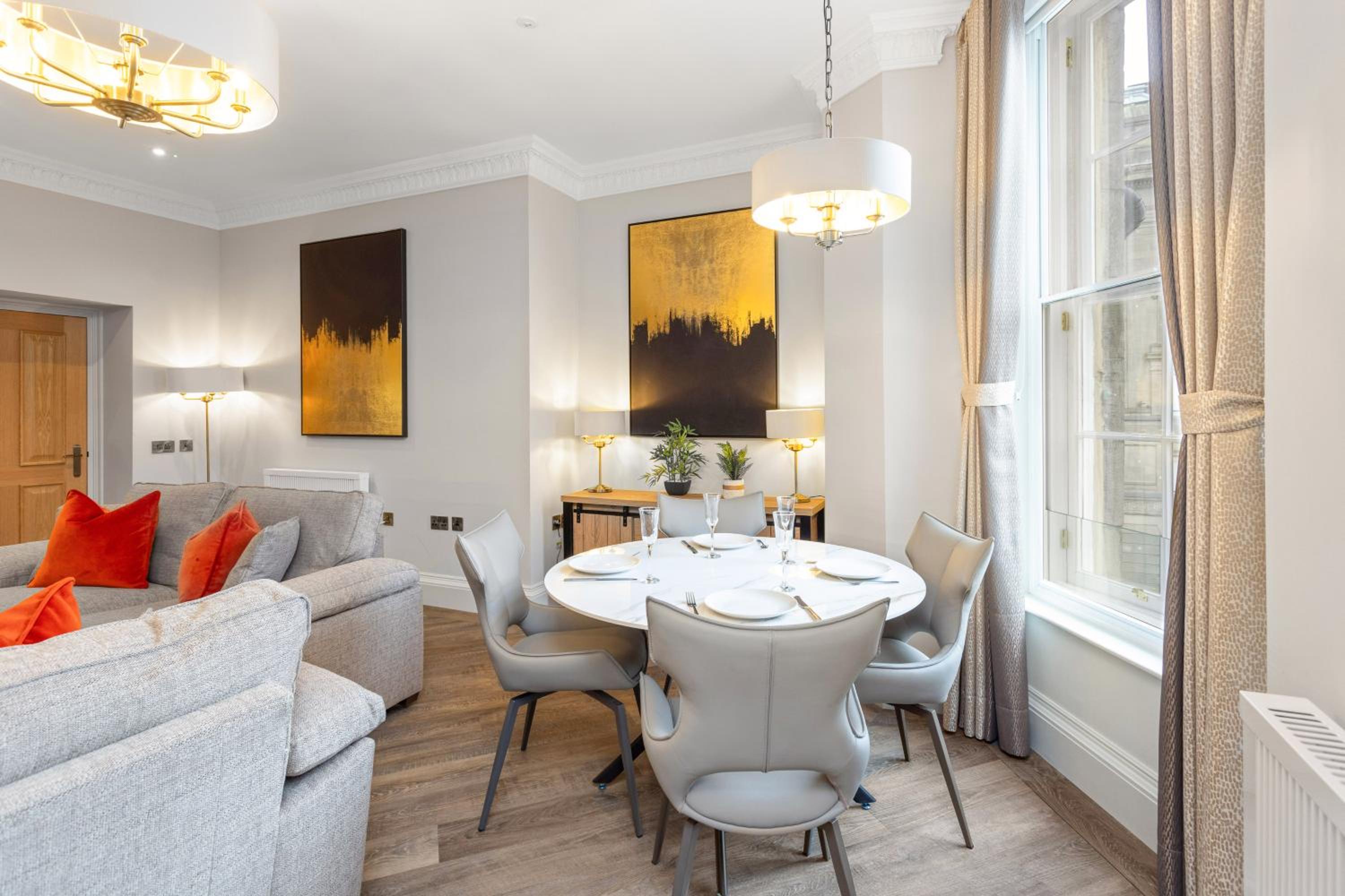 Prime Central Edinburgh 2 bed