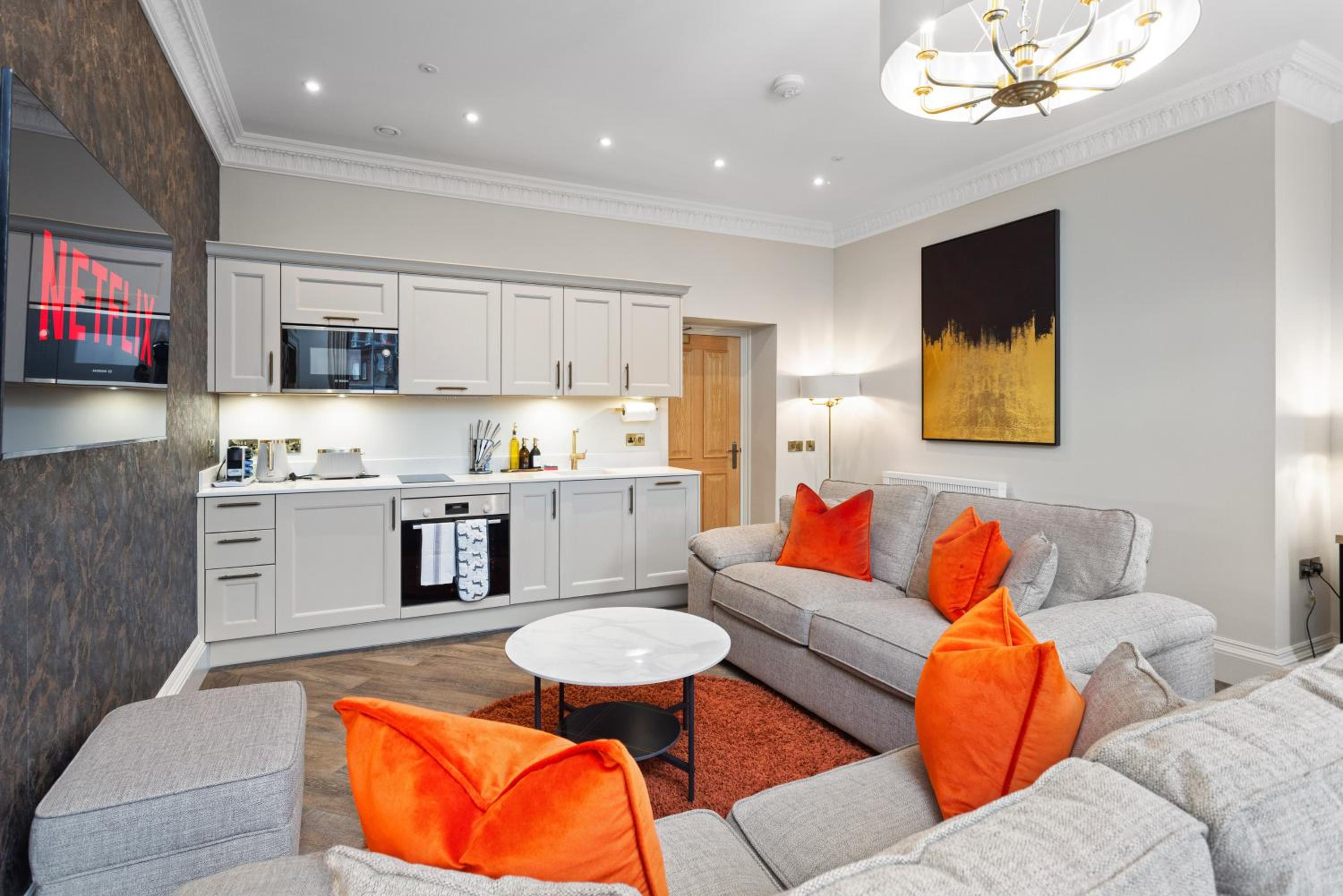 Prime Central Edinburgh 2 bed