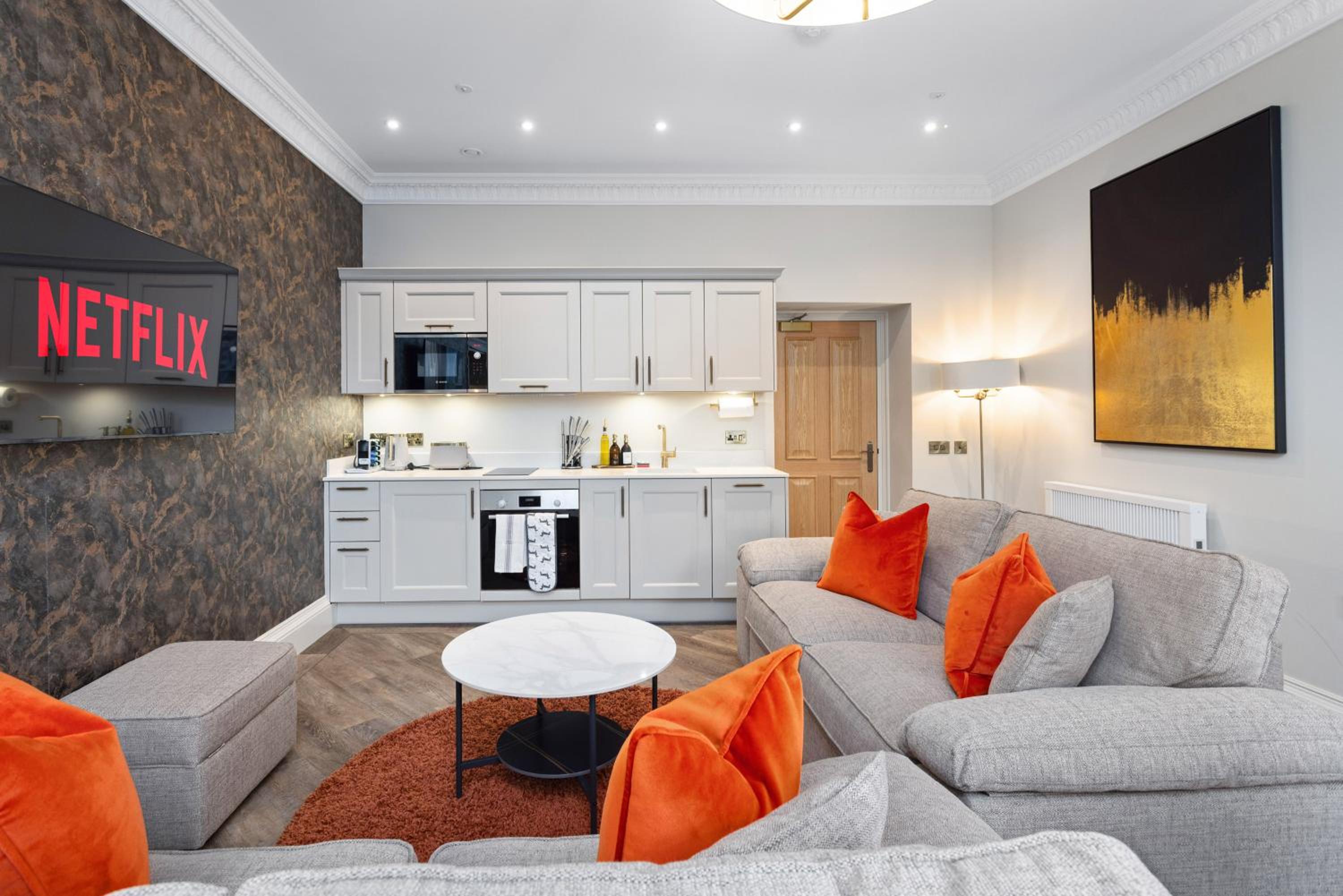 Prime Central Edinburgh 2 bed