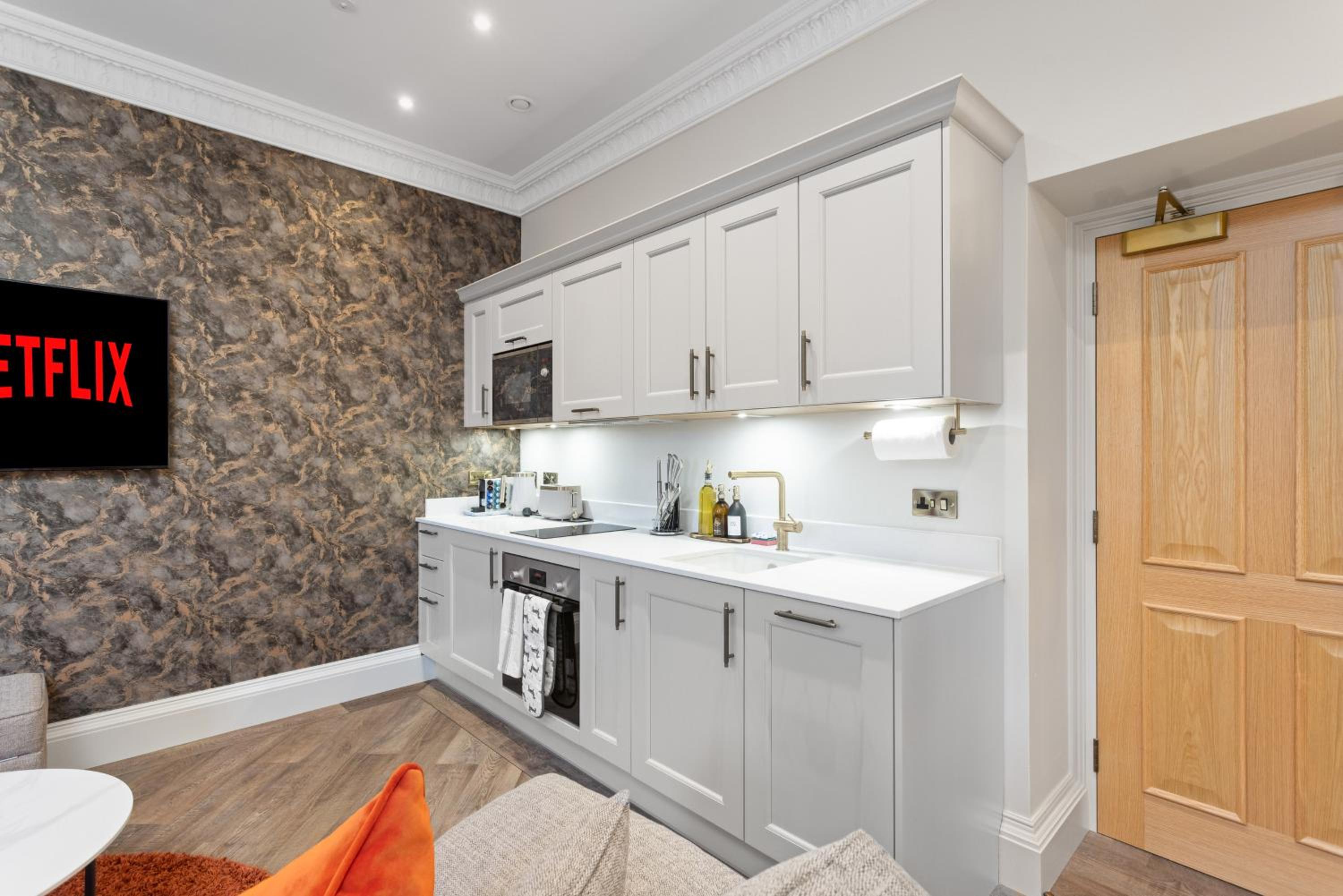 Prime Central Edinburgh 2 bed