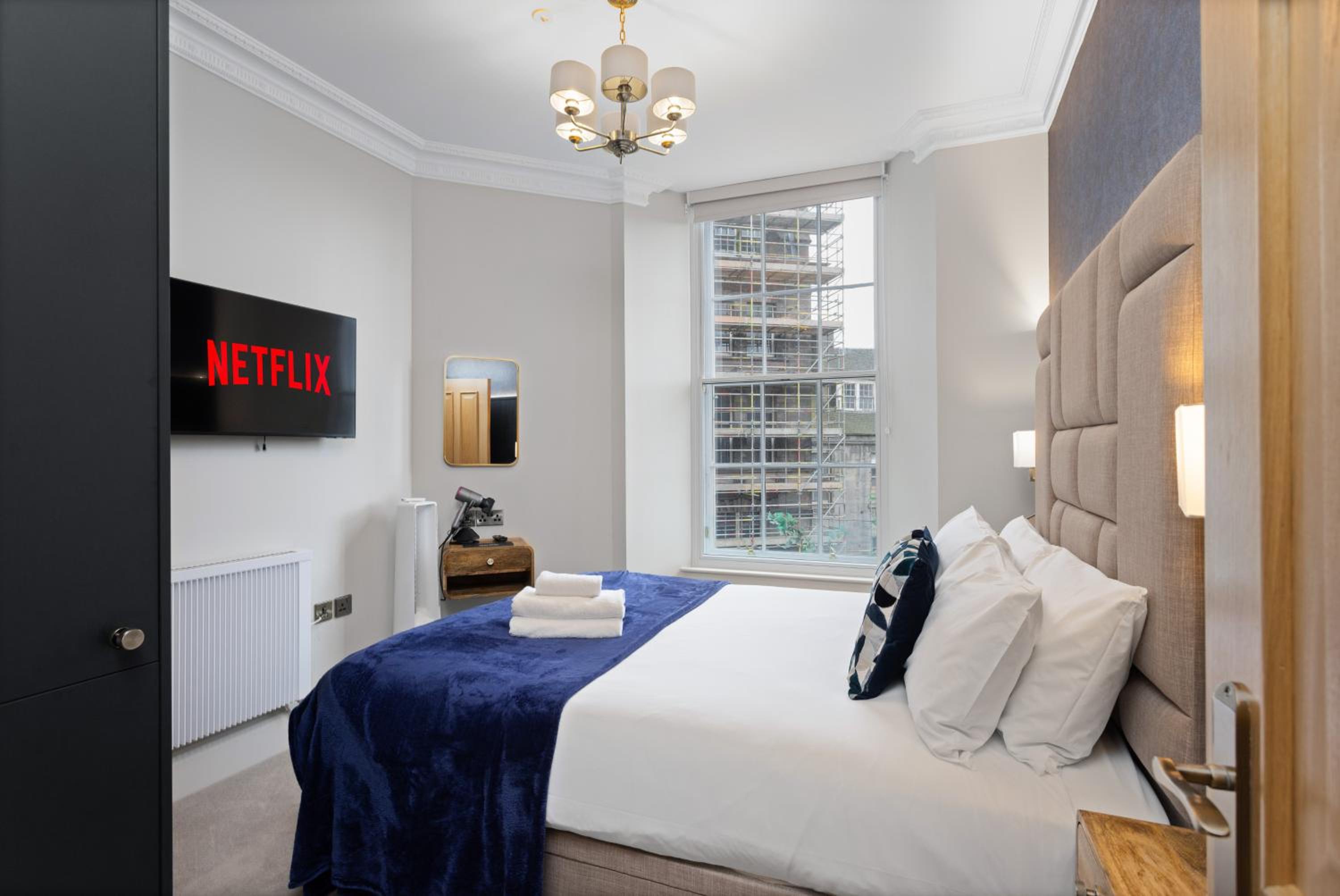 Prime Central Edinburgh 2 bed