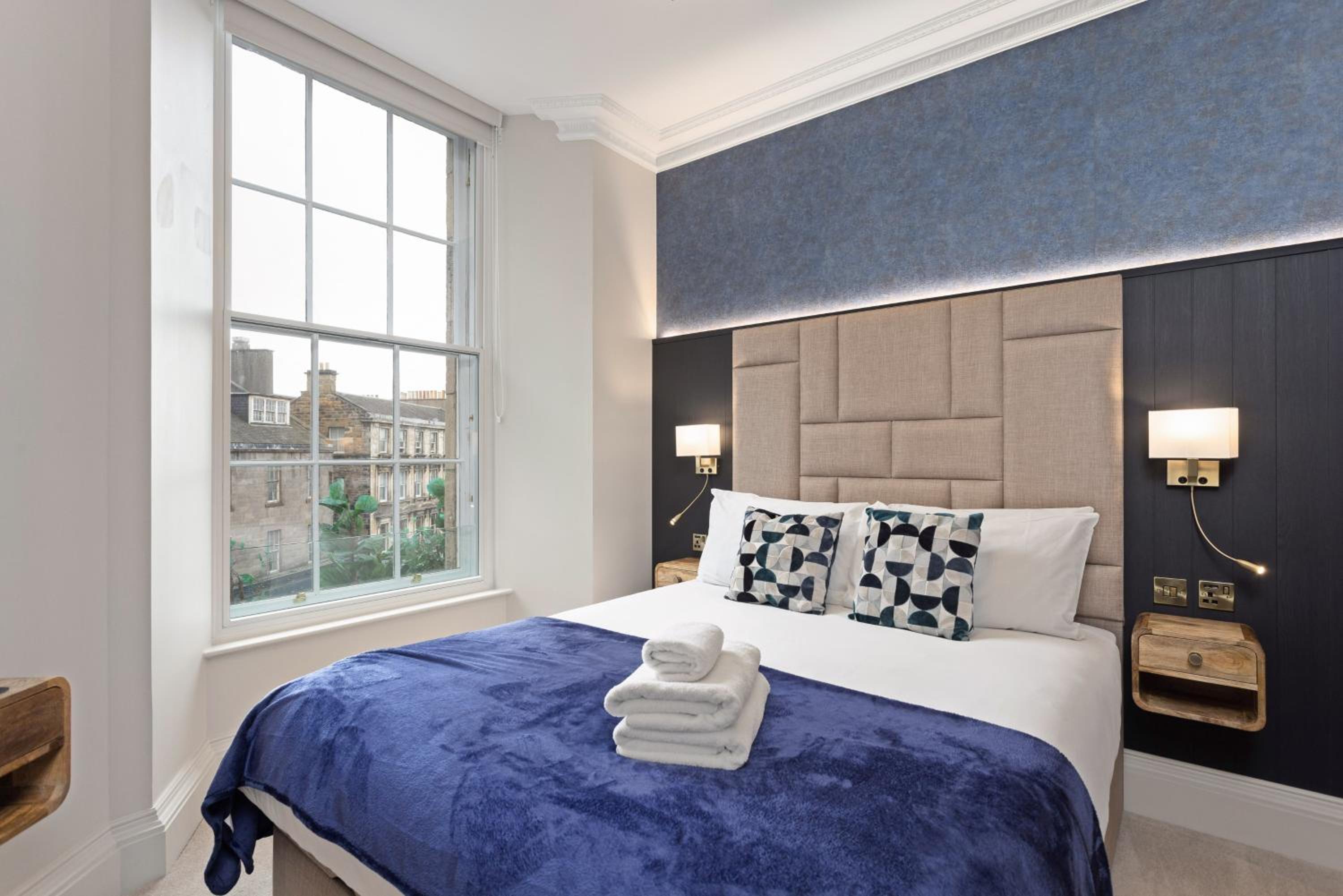 Prime Central Edinburgh 2 bed