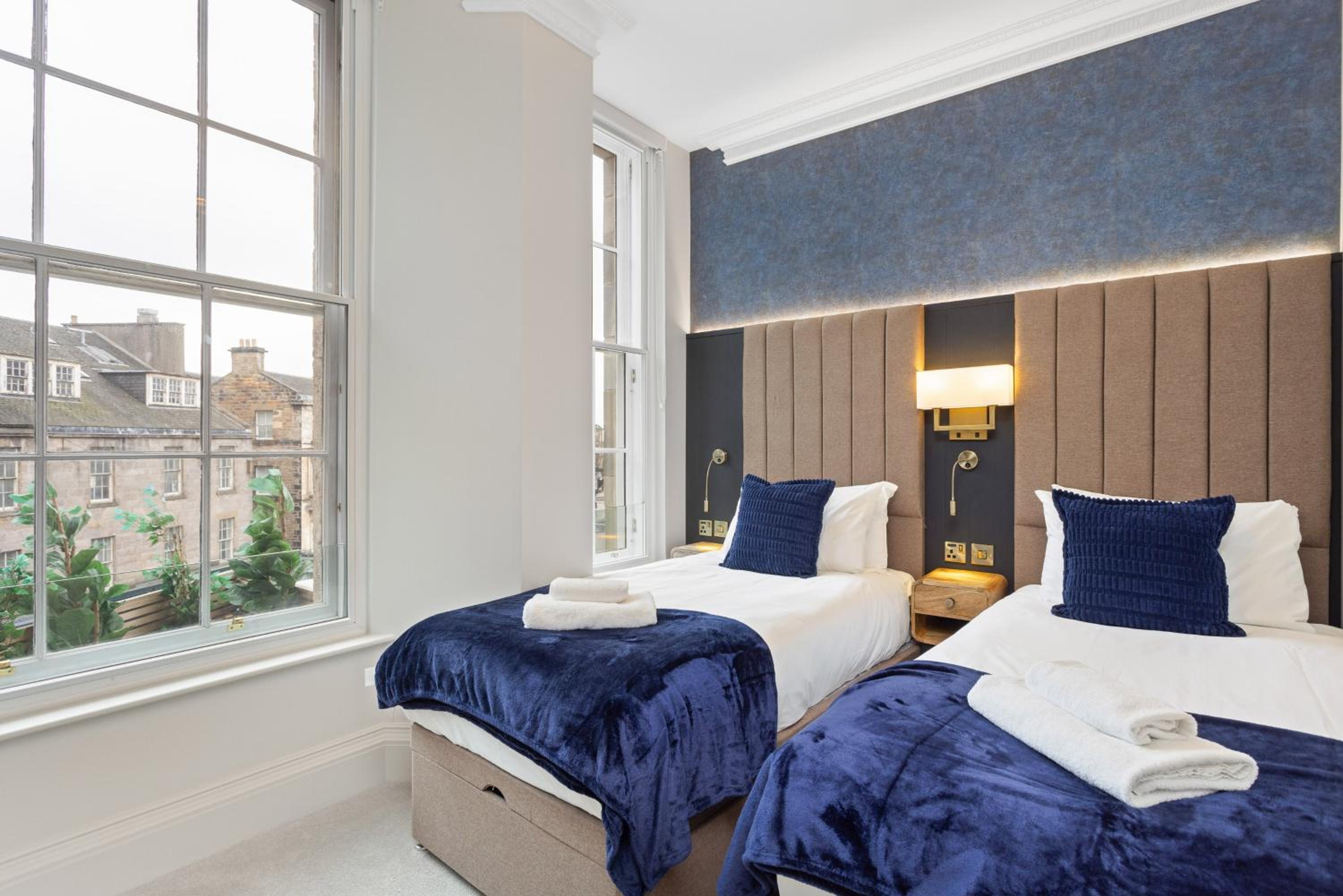Prime Central Edinburgh 2 bed