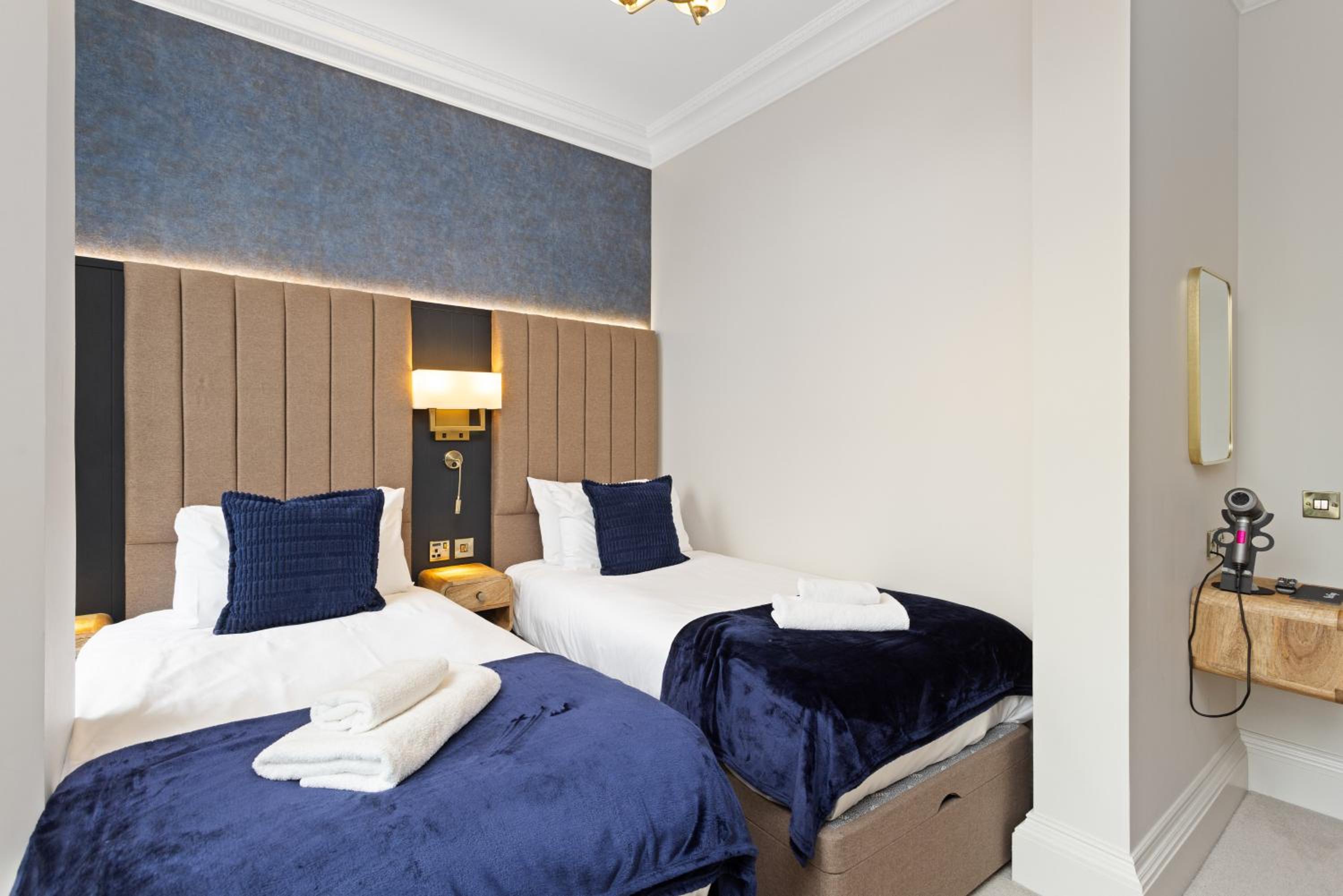 Prime Central Edinburgh 2 bed