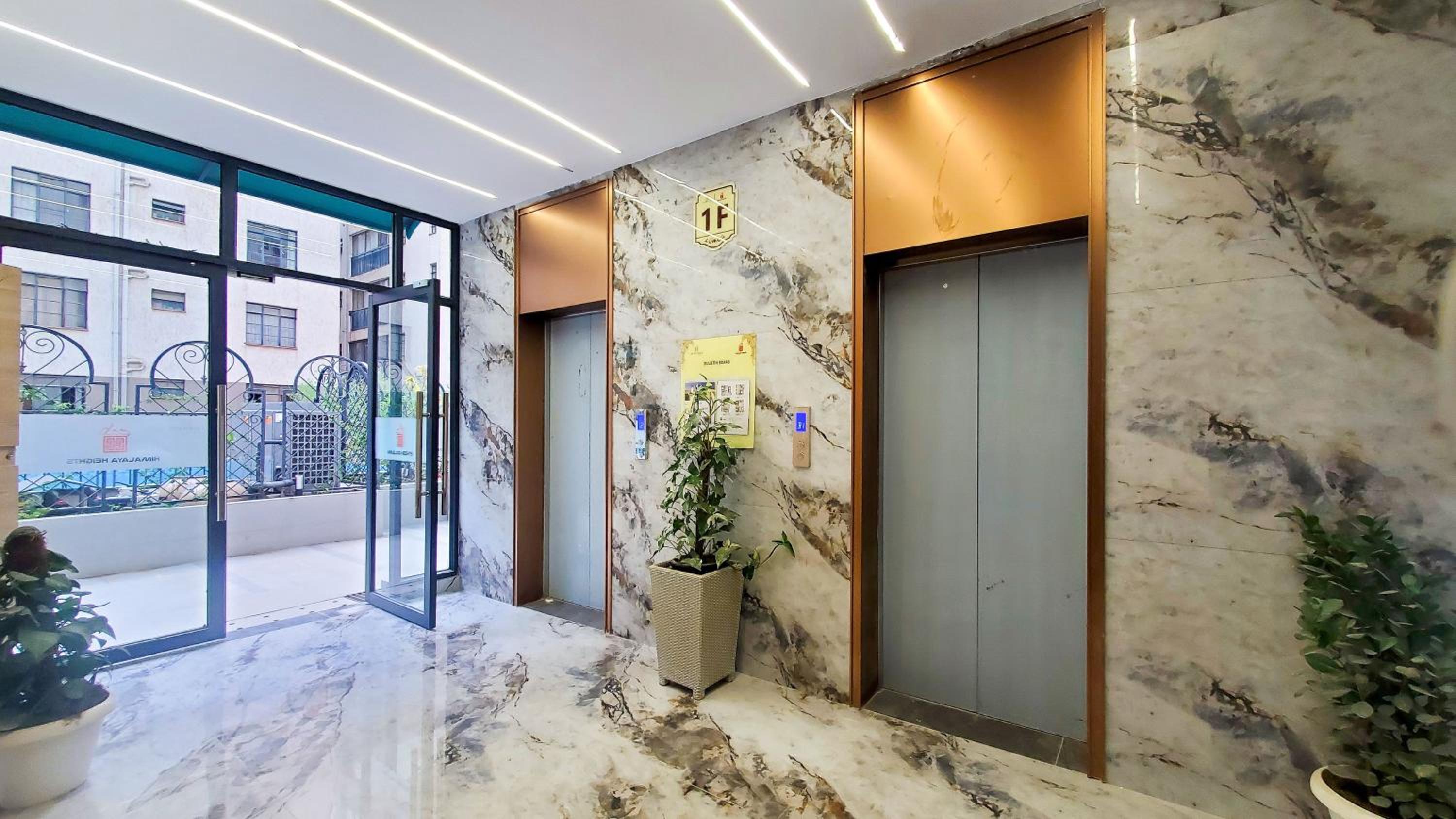 Luxe Studio with pool, gym and work space