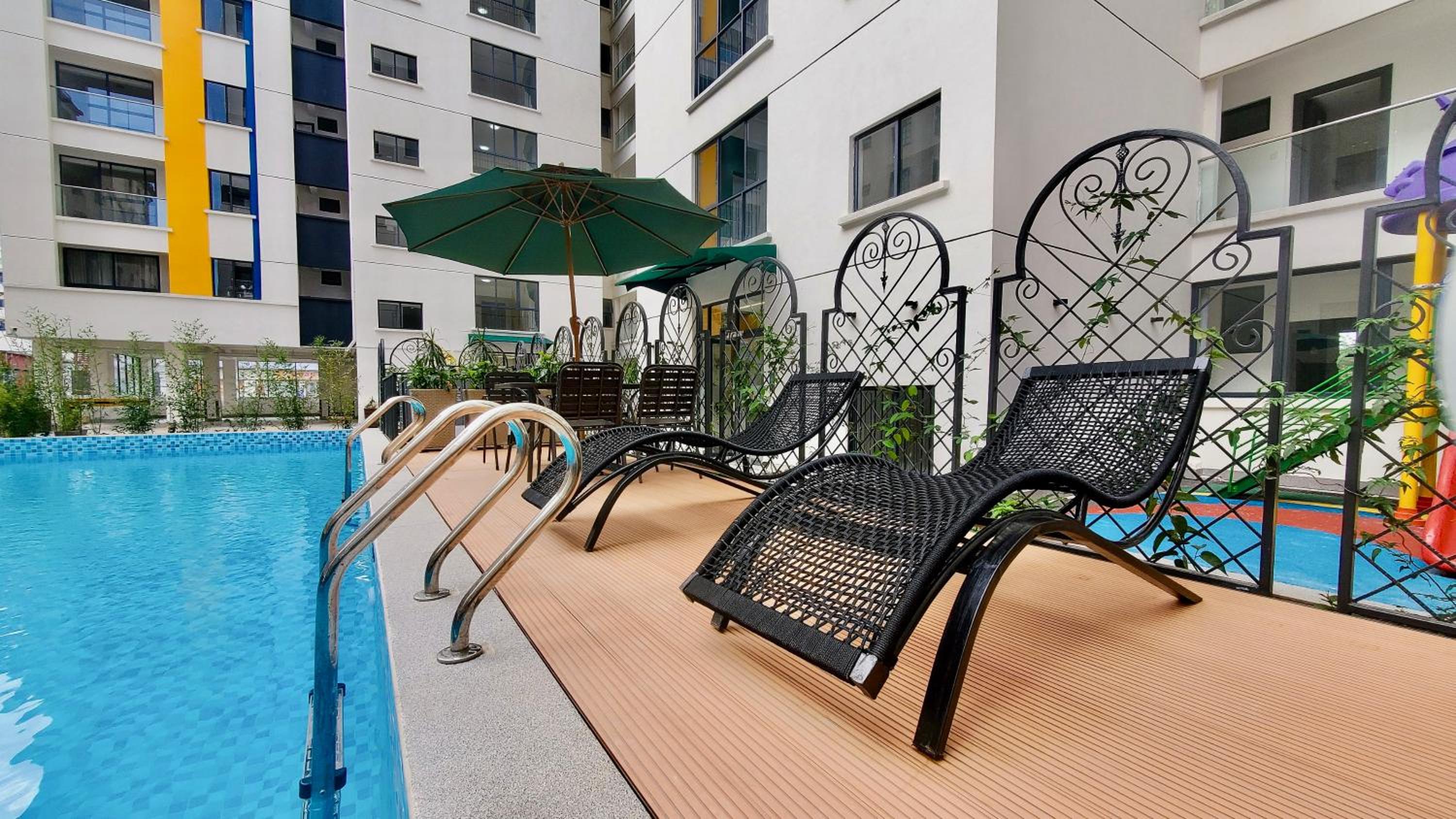 Luxe Studio with pool, gym and work space