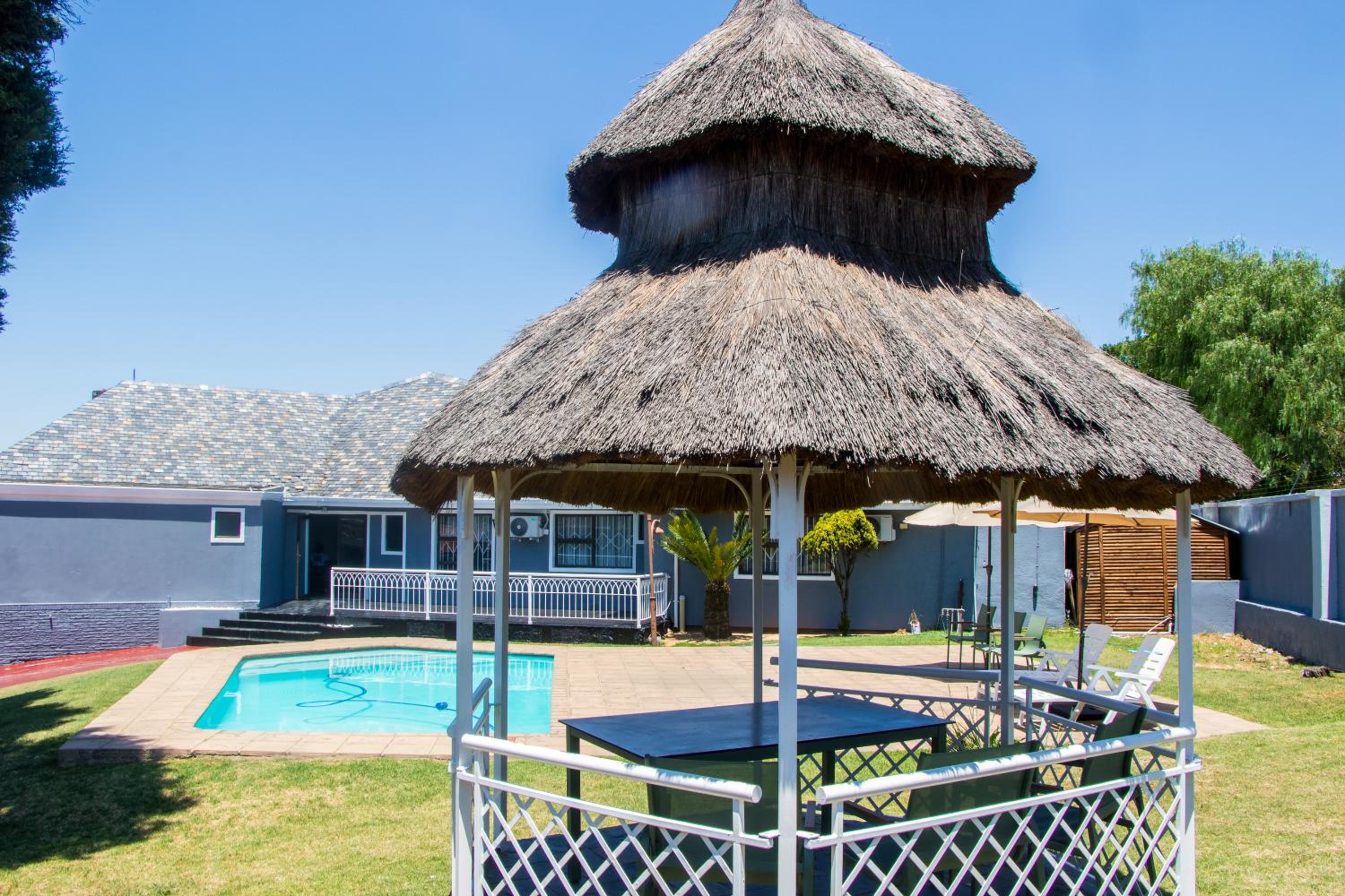 Ogans Guest Villa 21 Elizabeth avanue linmeyer jhb