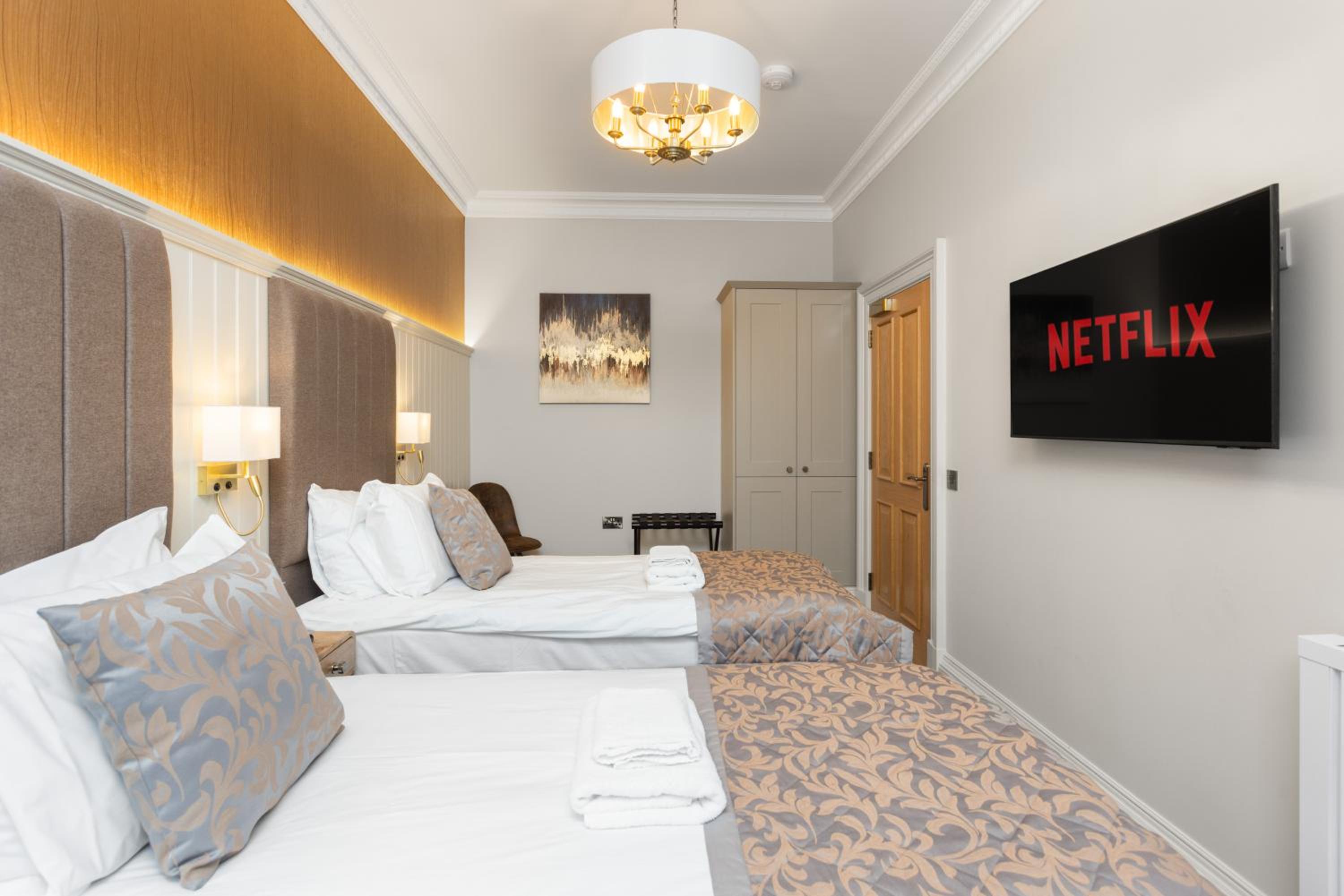 Prime Central Edinburgh 3 bed