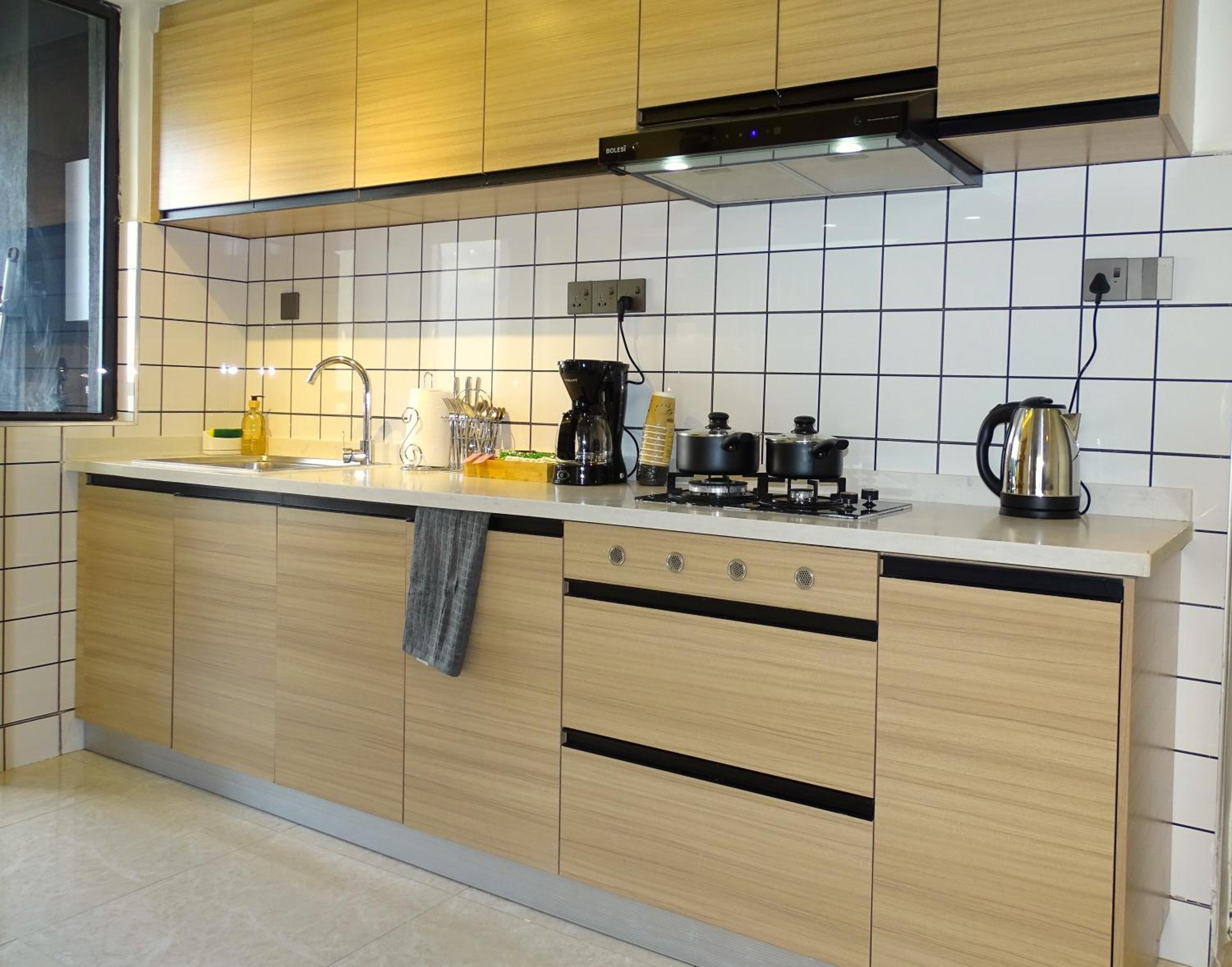Cozy Top-Floor Apartment with Balcony & City Views near United Nations Office