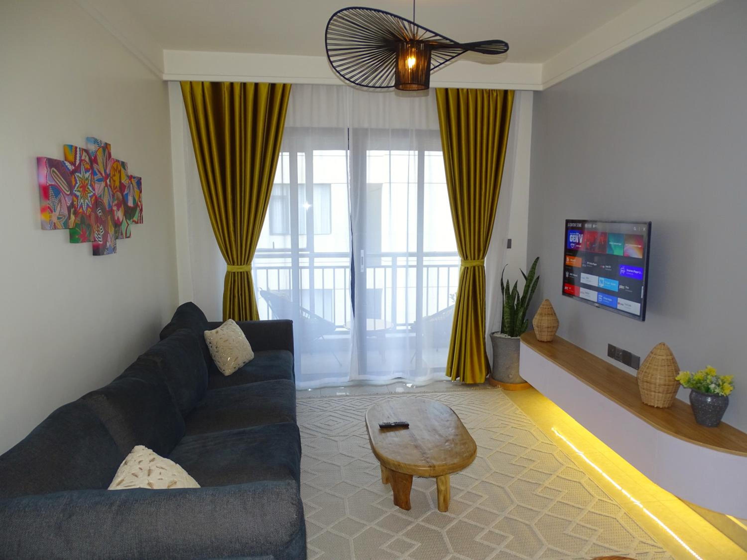 Cozy Top-Floor Apartment with Balcony & City Views near United Nations Office